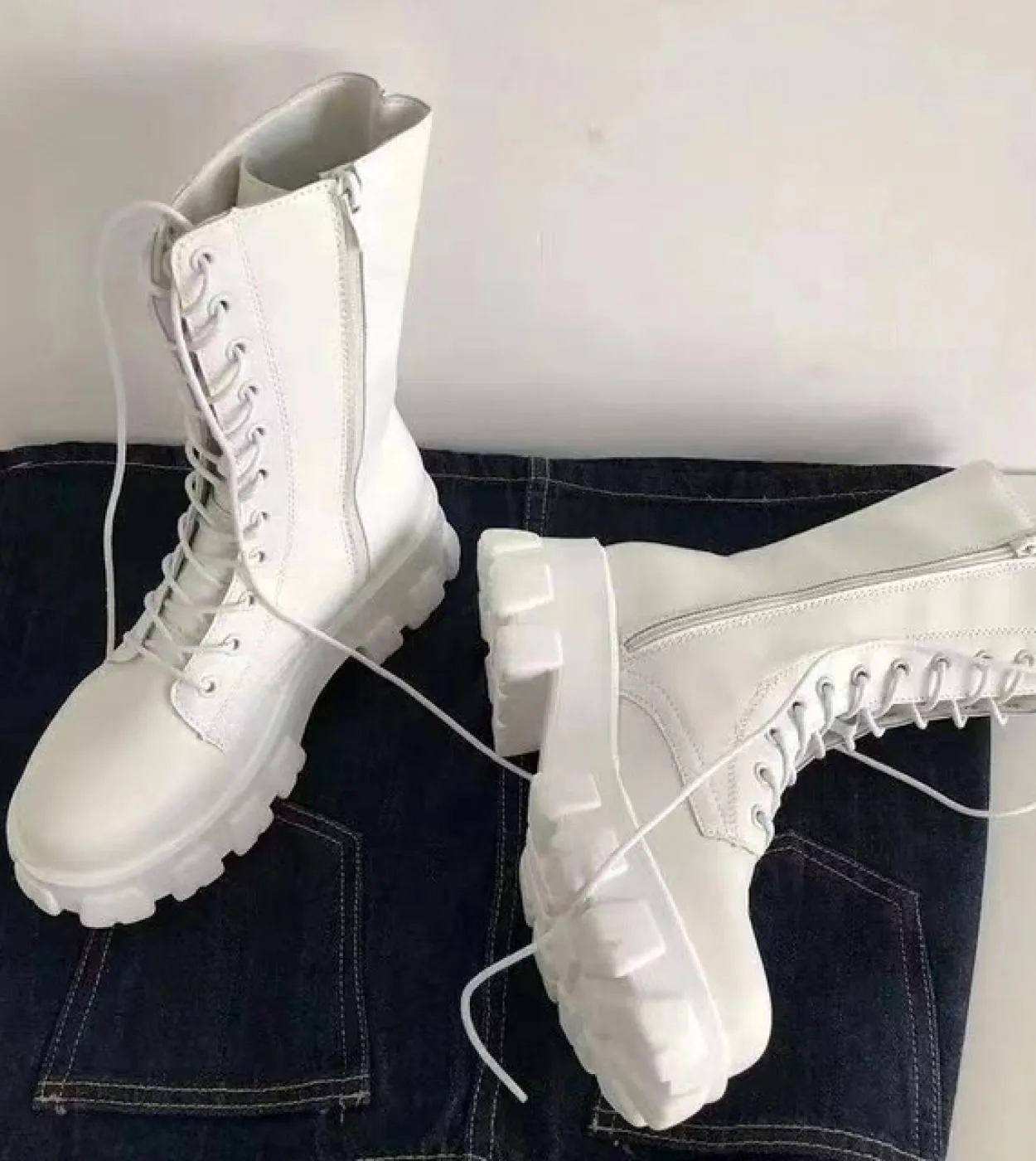2022 New Midboots Womens Autumn And Winter Fashion Laceup Zipper Bianco Nero Casual Tacco spesso Stivali gotici Suola spessa