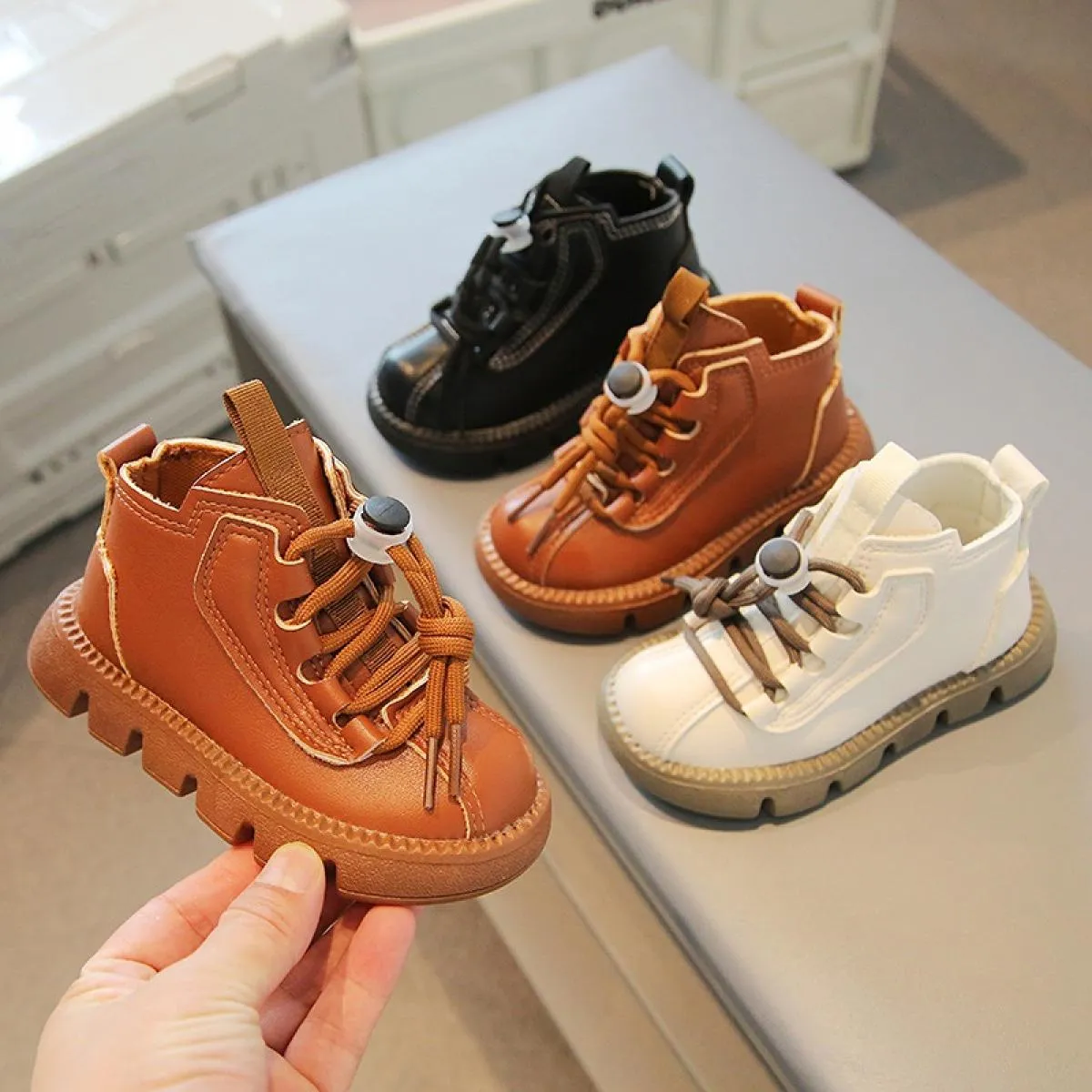 2023 Scarpe per bambini stile britannico Stivali per ragazzi Belle scarpe da scuola retrò Belle scarpe con plateau primavera aut