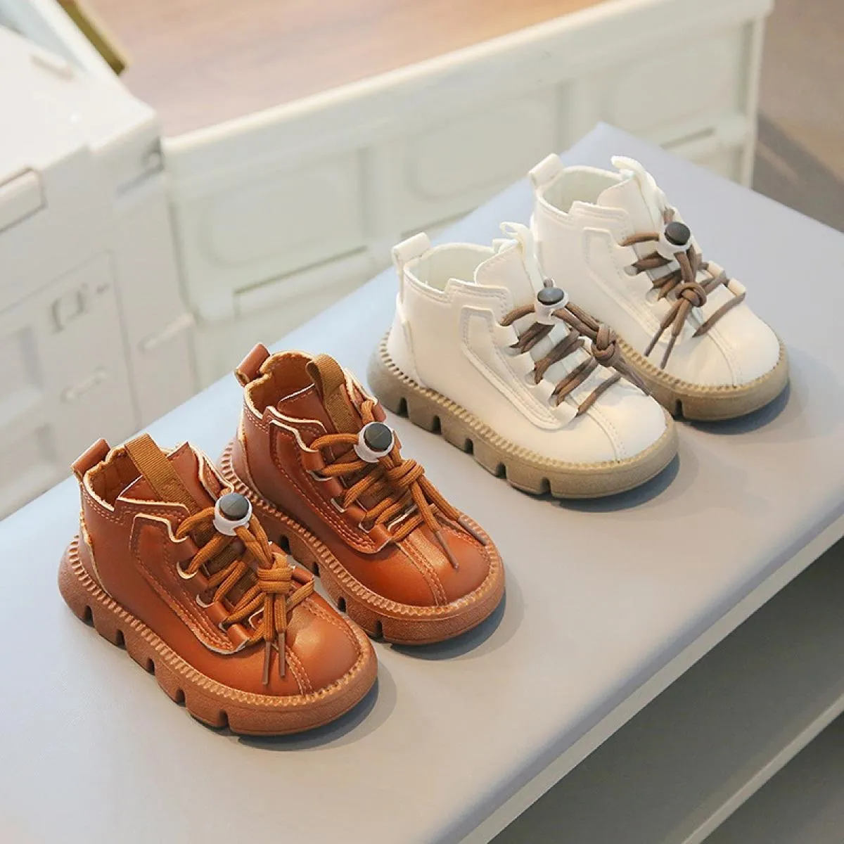 2023 Scarpe per bambini stile britannico Stivali per ragazzi Belle scarpe da scuola retrò Belle scarpe con plateau primavera aut