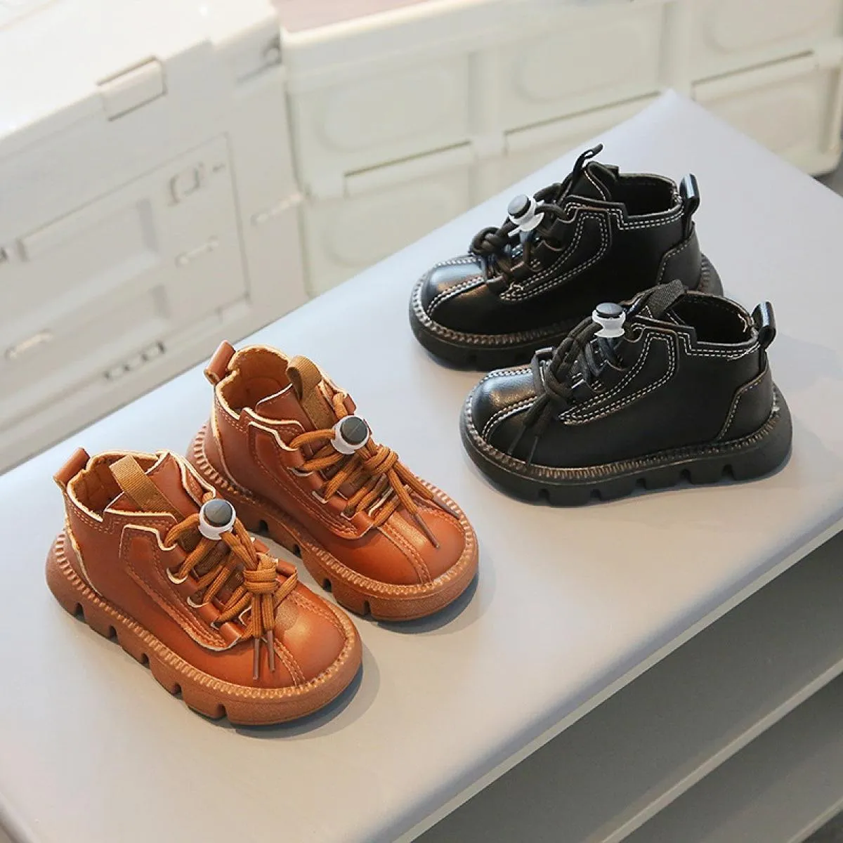 2023 Scarpe per bambini stile britannico Stivali per ragazzi Belle scarpe da scuola retrò Belle scarpe con plateau primavera aut