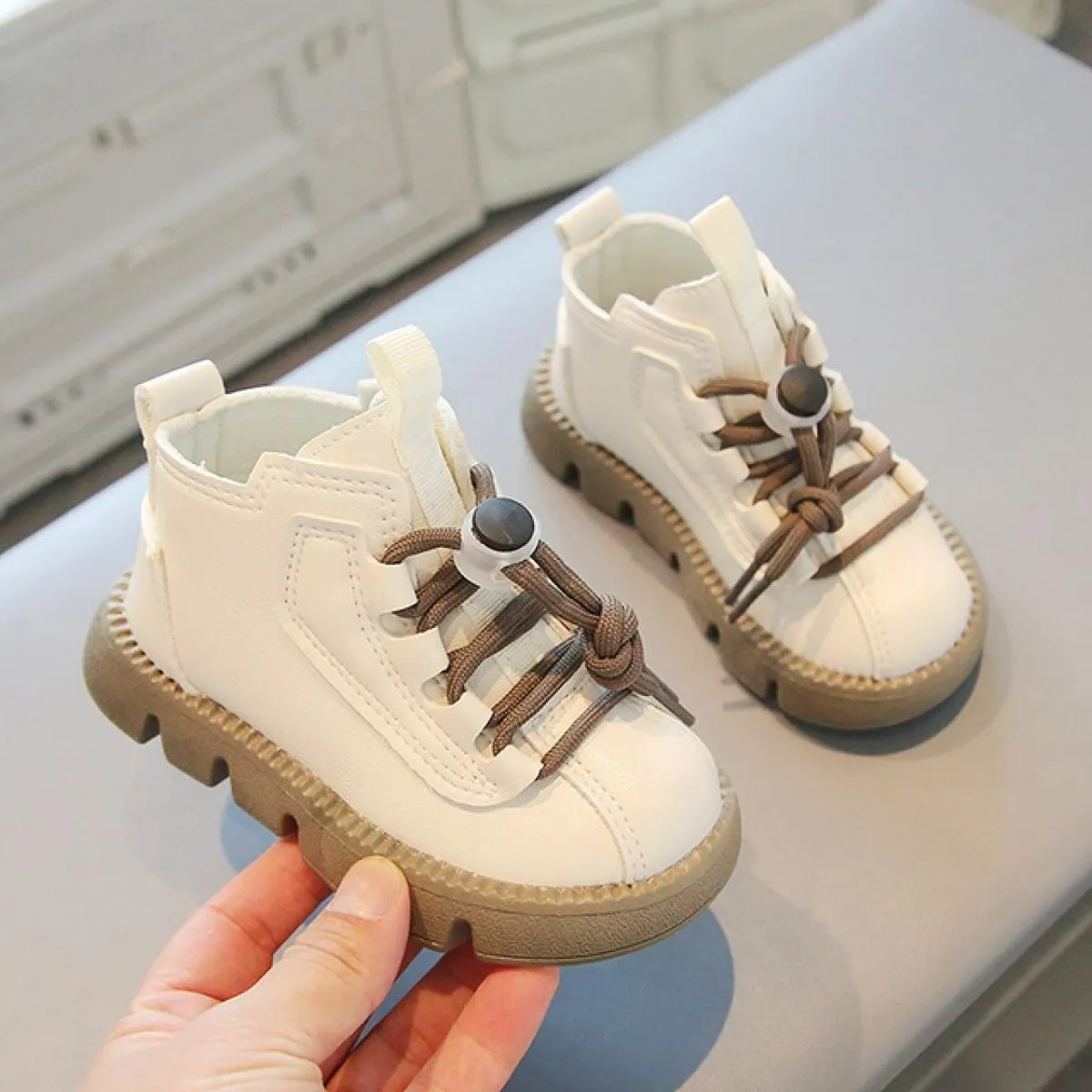 2023 Scarpe per bambini stile britannico Stivali per ragazzi Belle scarpe da scuola retrò Belle scarpe con plateau primavera aut