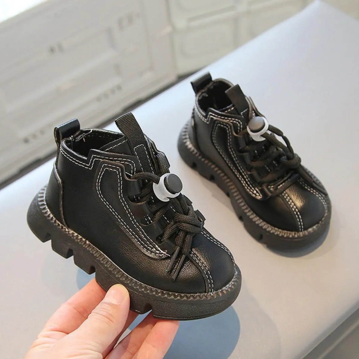 2023 Scarpe per bambini stile britannico Stivali per ragazzi Belle scarpe da scuola retrò Belle scarpe con plateau primavera aut