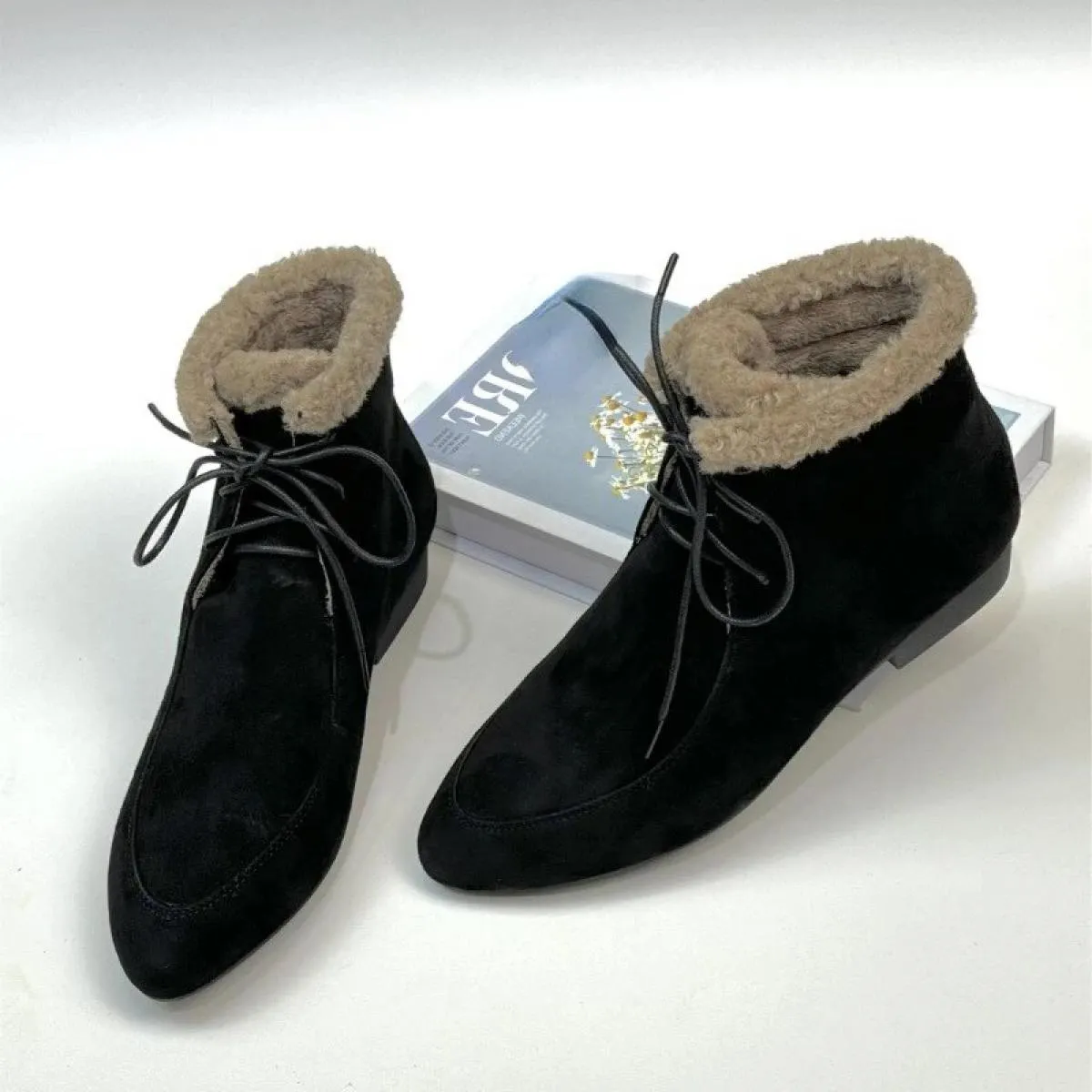 2024 Moda Vendita Calda Tacco Quadrato Scarpe da Donna Stivali Alla Caviglia in Pelle Scamosciata Moderni Inverno Lace Up Punta