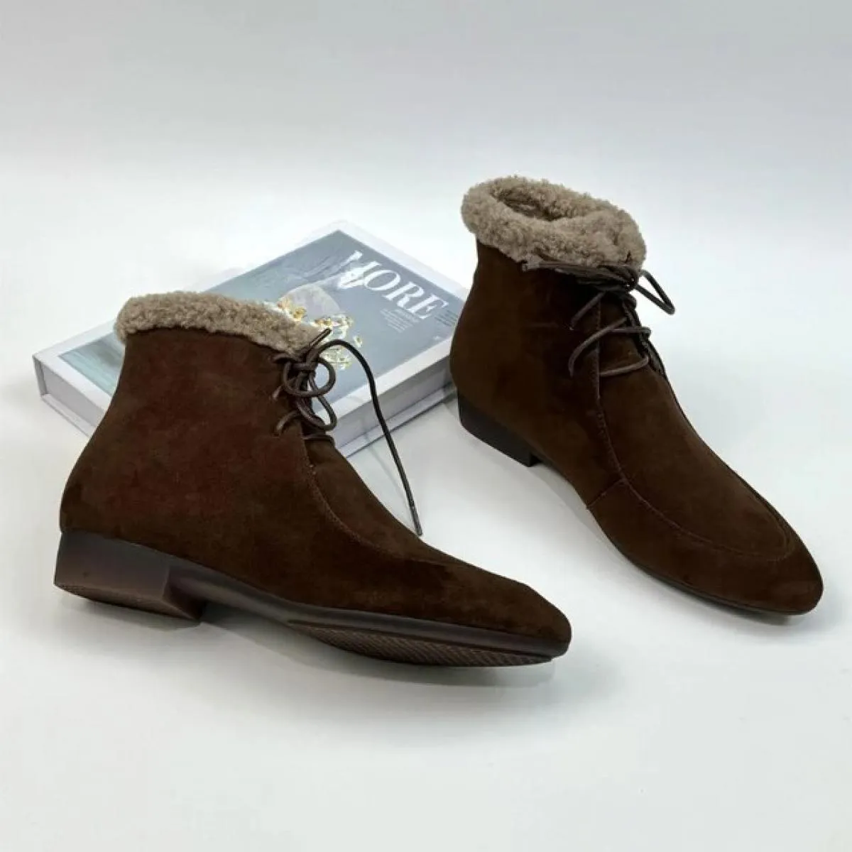 2024 Moda Vendita Calda Tacco Quadrato Scarpe da Donna Stivali Alla Caviglia in Pelle Scamosciata Moderni Inverno Lace Up Punta