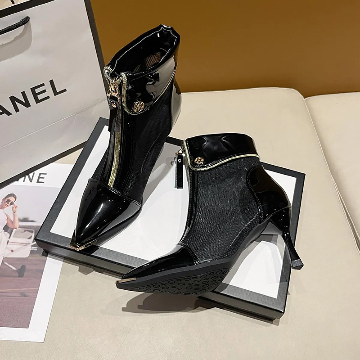 2024 Nuovo tacco Tiletto Stivali da donna Punta a punta Sandali stile retrò britannico Donna Mesh Scarpe traspiranti per le donn