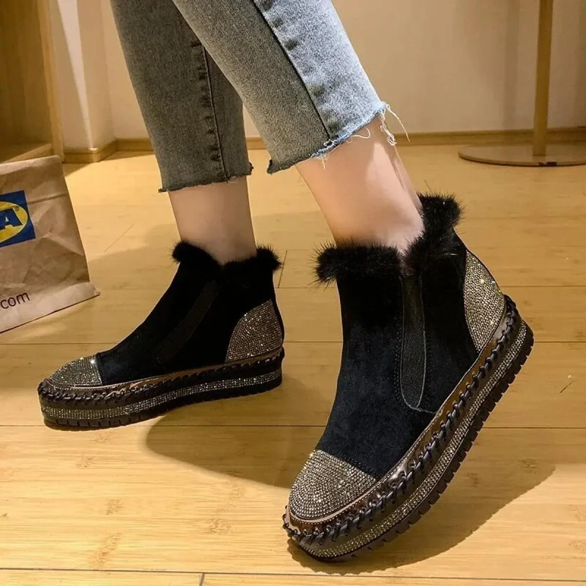 2024 Scarpe da donna di vendita calde Scarpe calde invernali da donna di grandi dimensioni Stivali classici con fondo piatto Sti