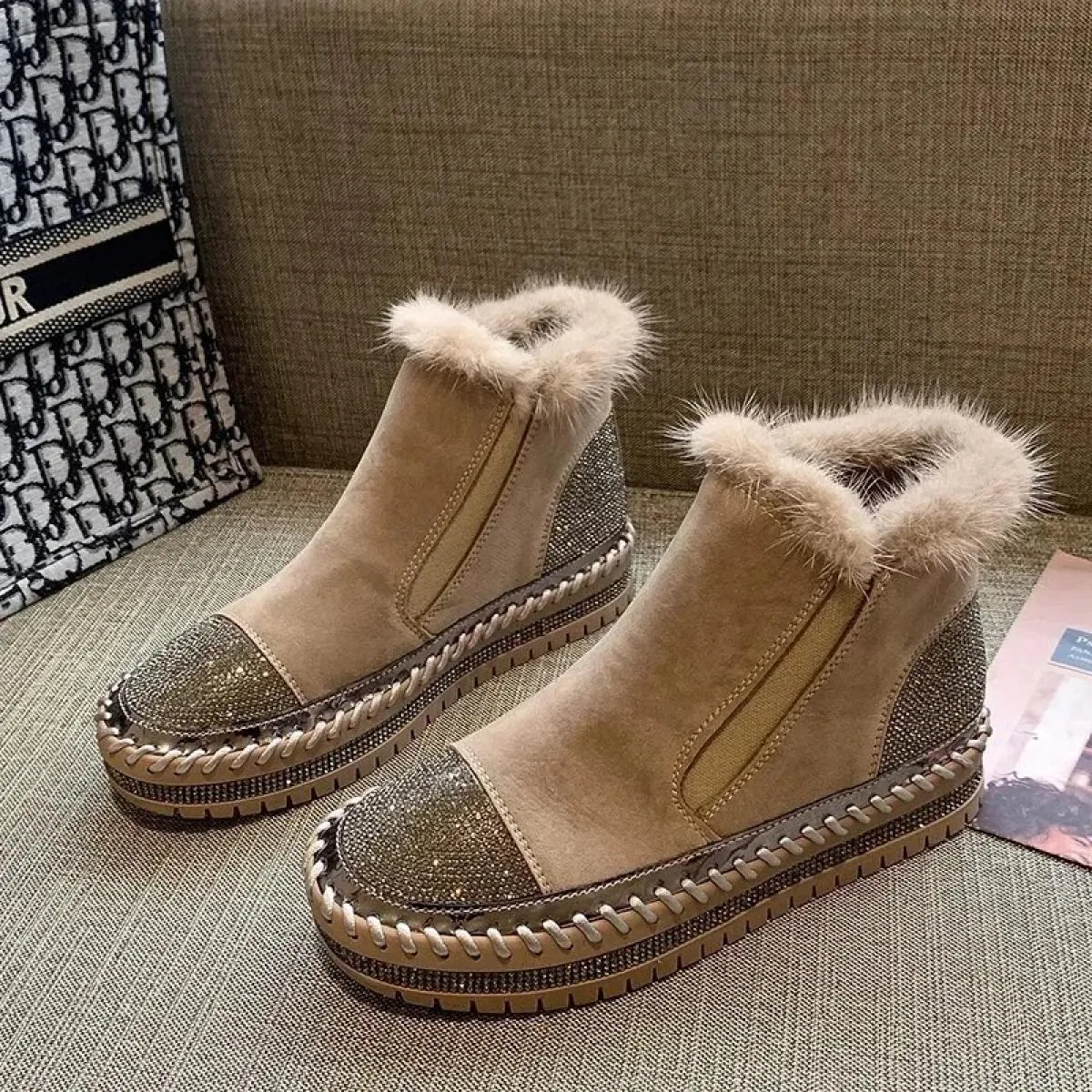 2024 Scarpe da donna di vendita calde Scarpe calde invernali da donna di grandi dimensioni Stivali classici con fondo piatto Sti
