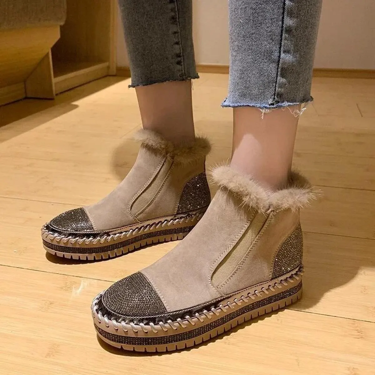2024 Scarpe da donna di vendita calde Scarpe calde invernali da donna di grandi dimensioni Stivali classici con fondo piatto Sti