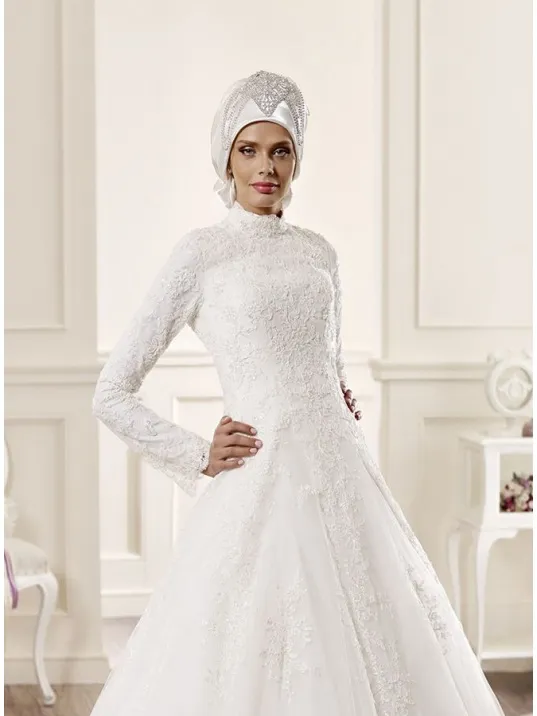 Abito da Sposa Invernale accollato a maniche lunghe di pizzo con gonna ampia