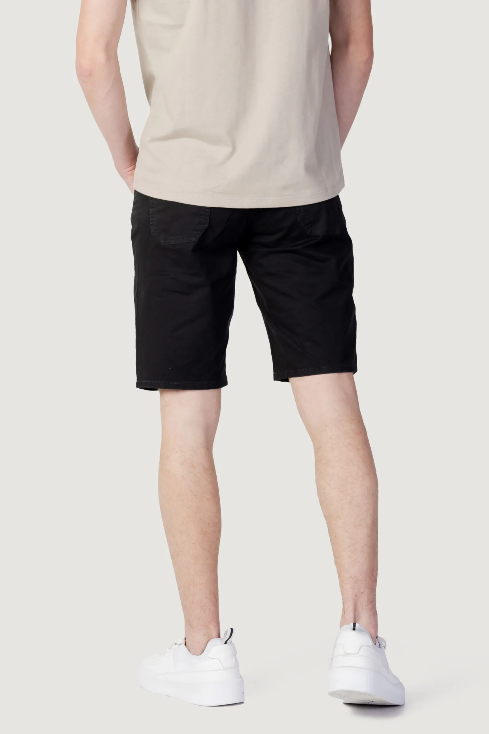 Bermuda Jeckerson raso color Nero