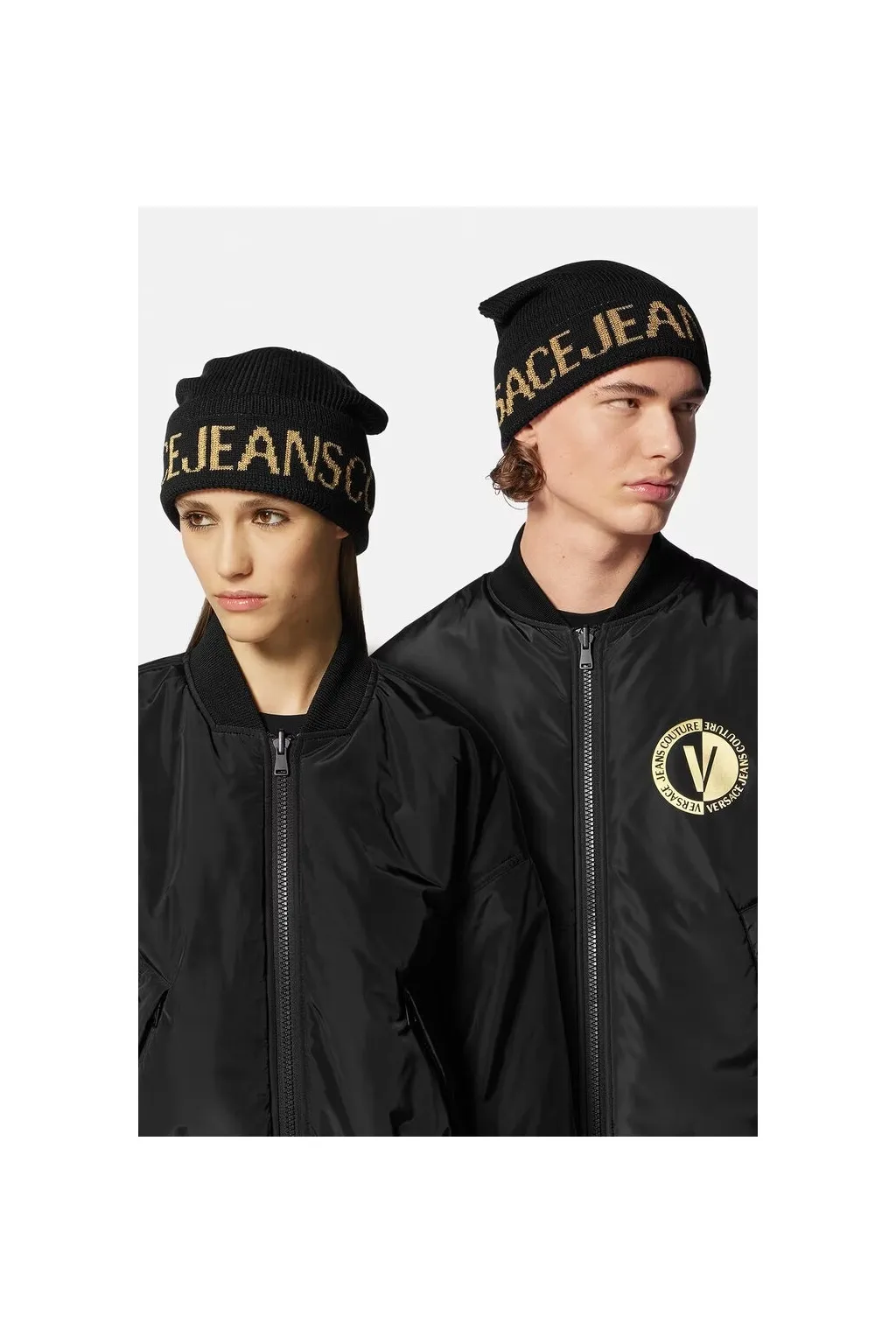 BERRETTO NERO CON LOGO ORO VERSACE JEANS COUTURE YAZK40