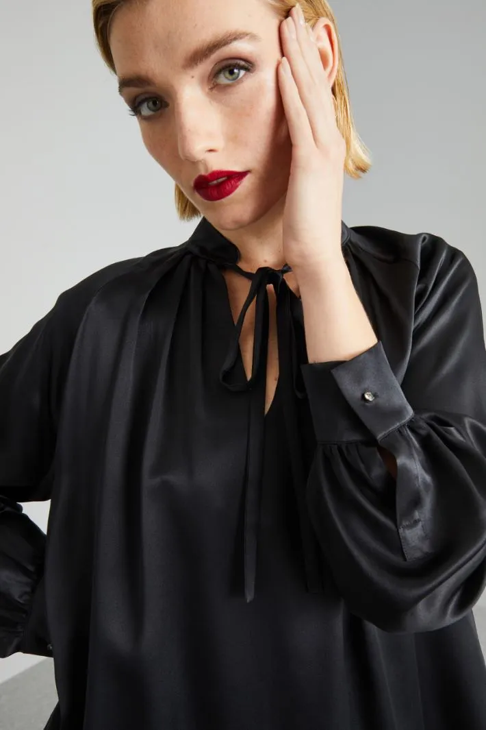 Blusa con laccetti