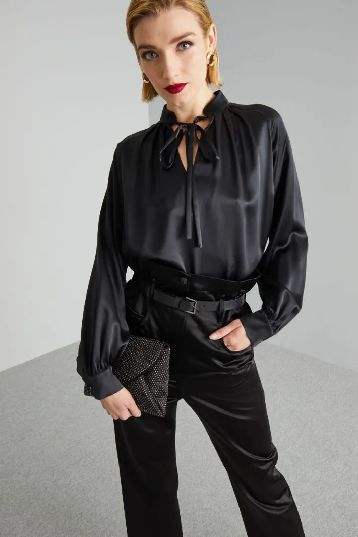 Blusa con laccetti