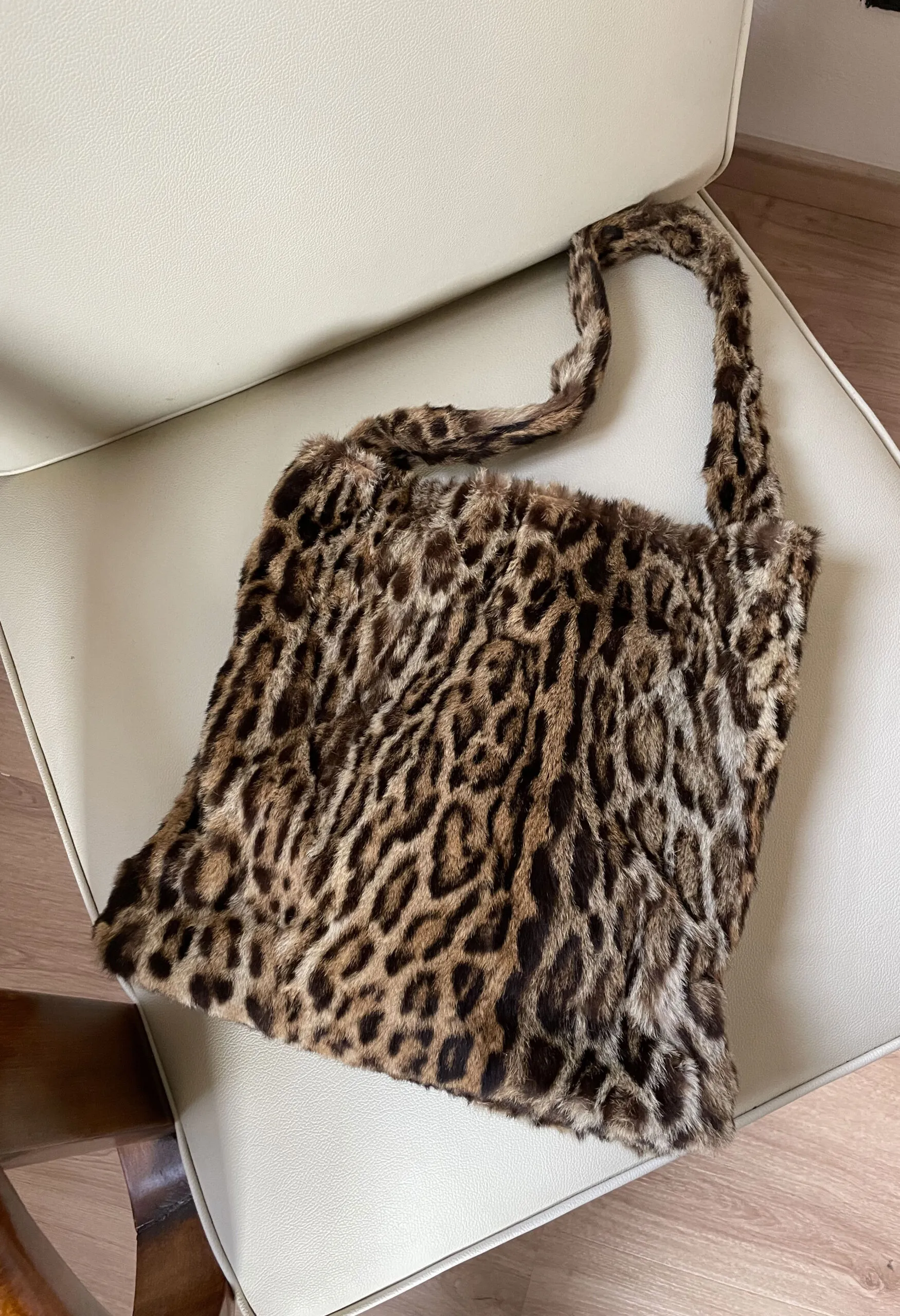 Borsa vintage artigianale in pelliccia di Ocelot