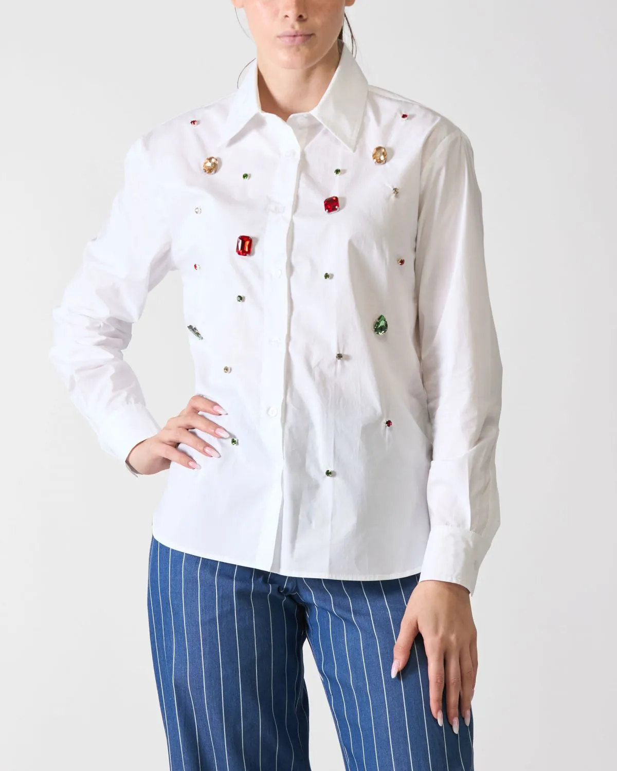 Camicia con castoni di colore bianco