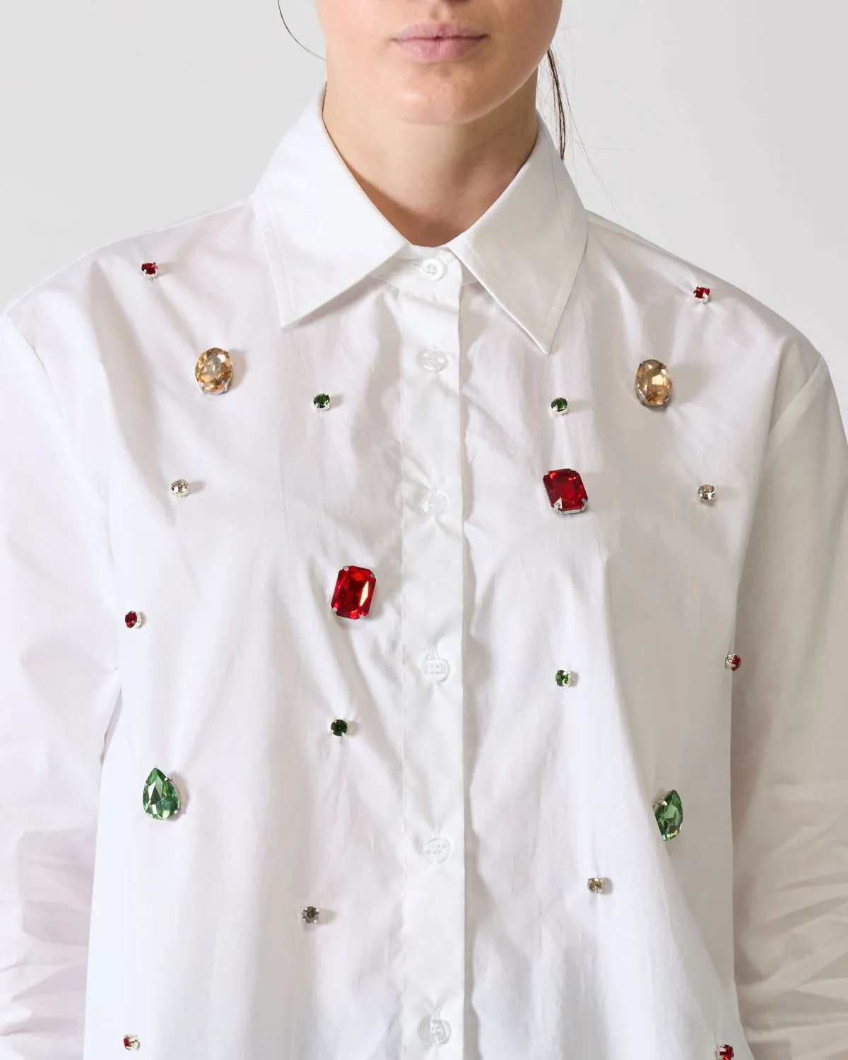 Camicia con castoni di colore bianco