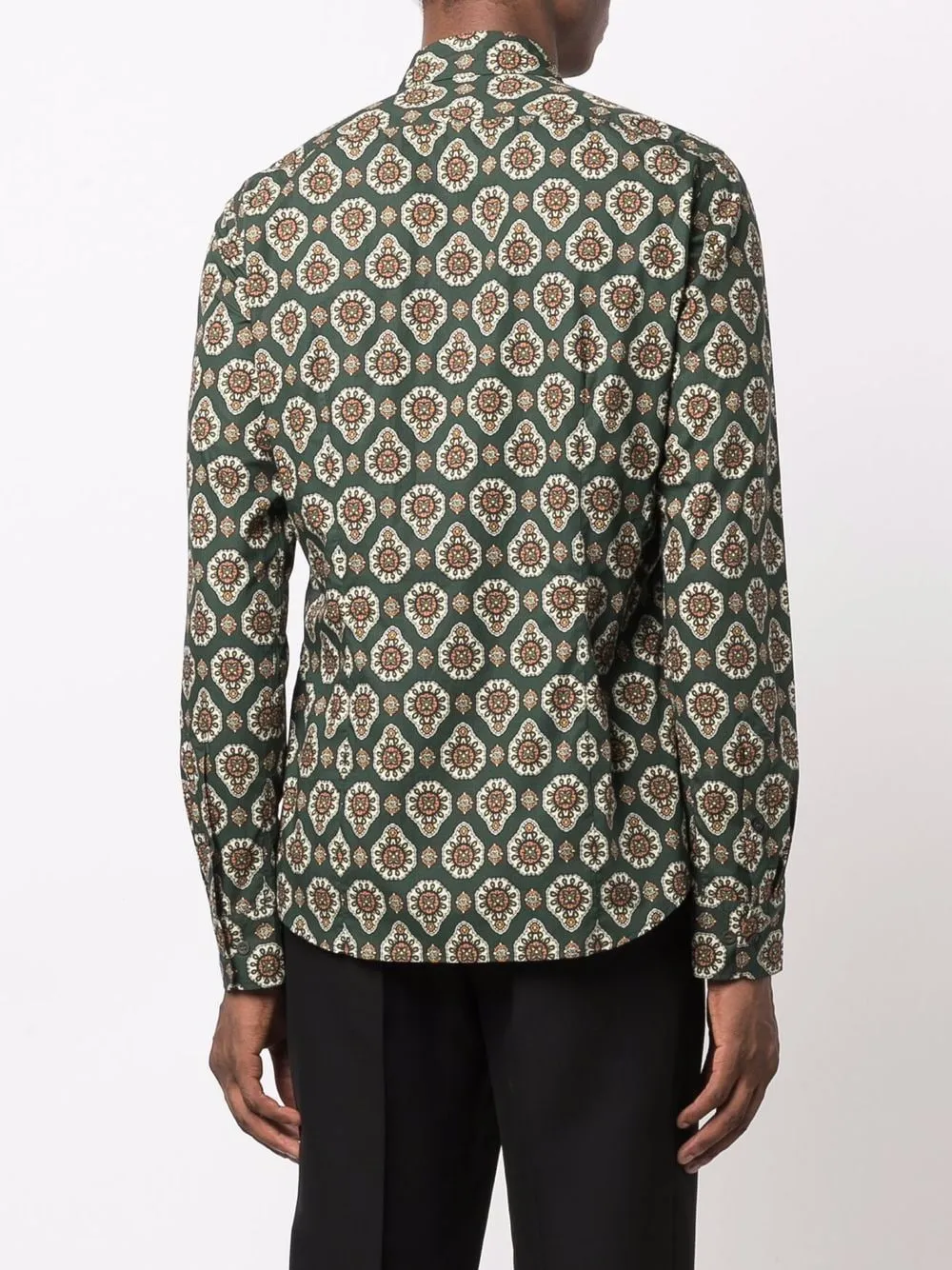 camicia fantasia con applicazioni