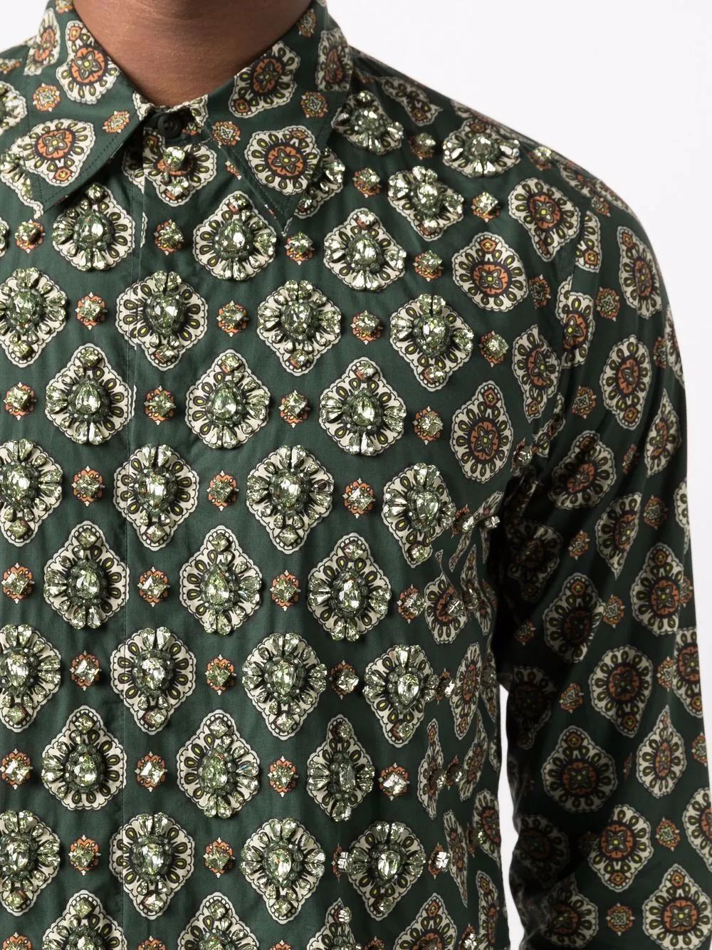 camicia fantasia con applicazioni