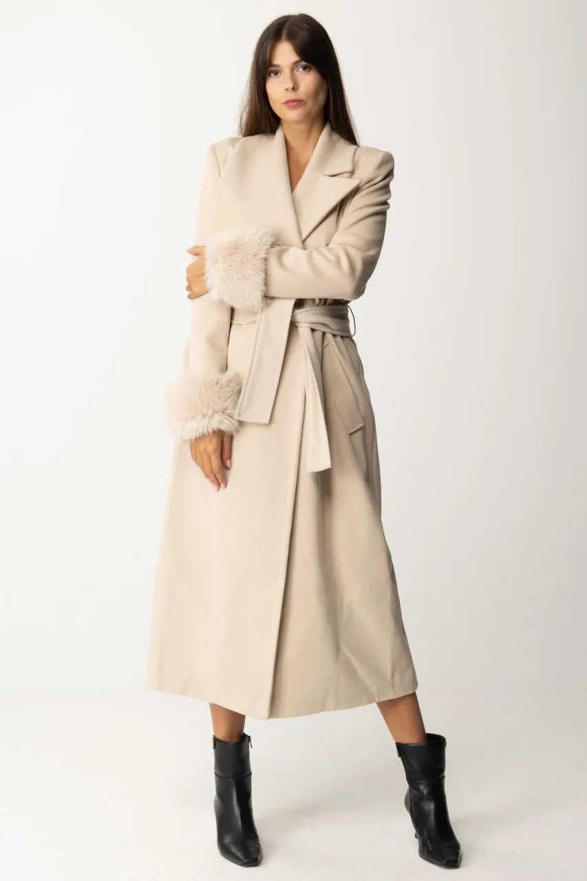 Cappotto con revers e inserti di pelliccia Beige