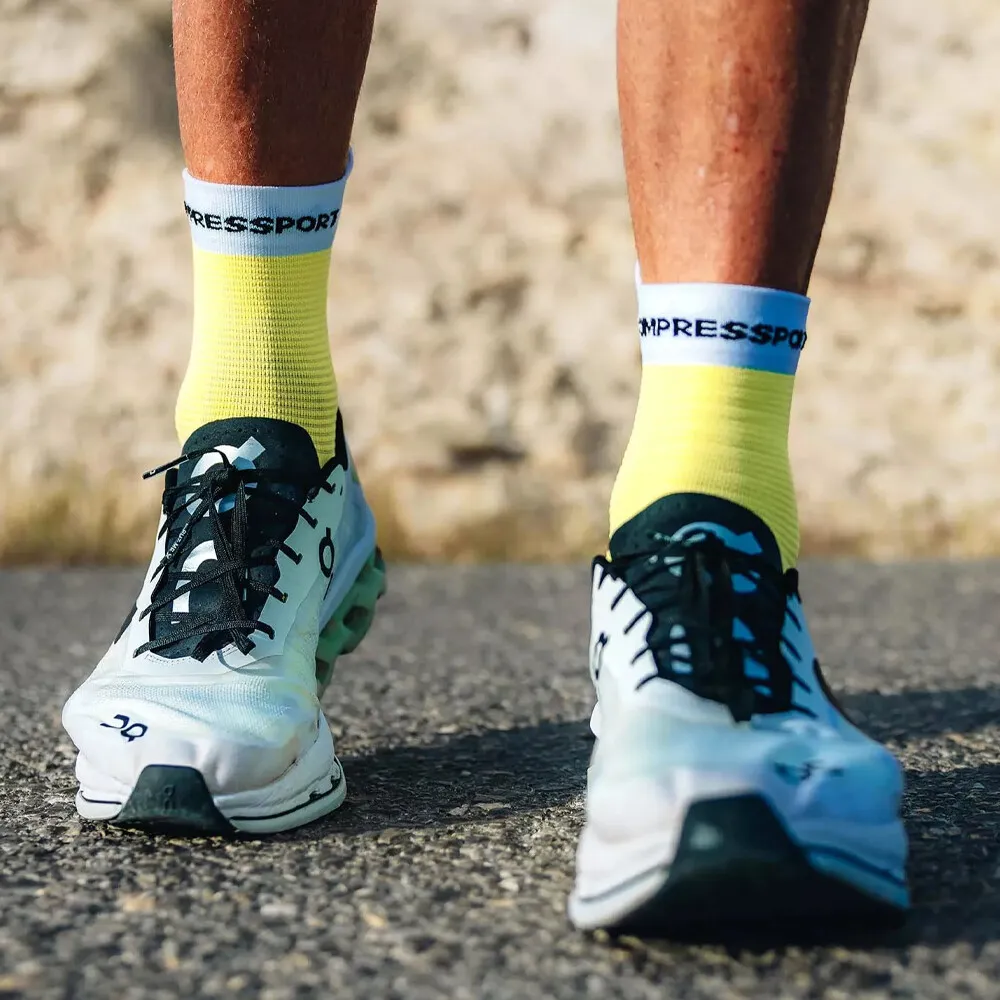 Compressport Pro Racing v4.0 calze da corsa alte - SS24