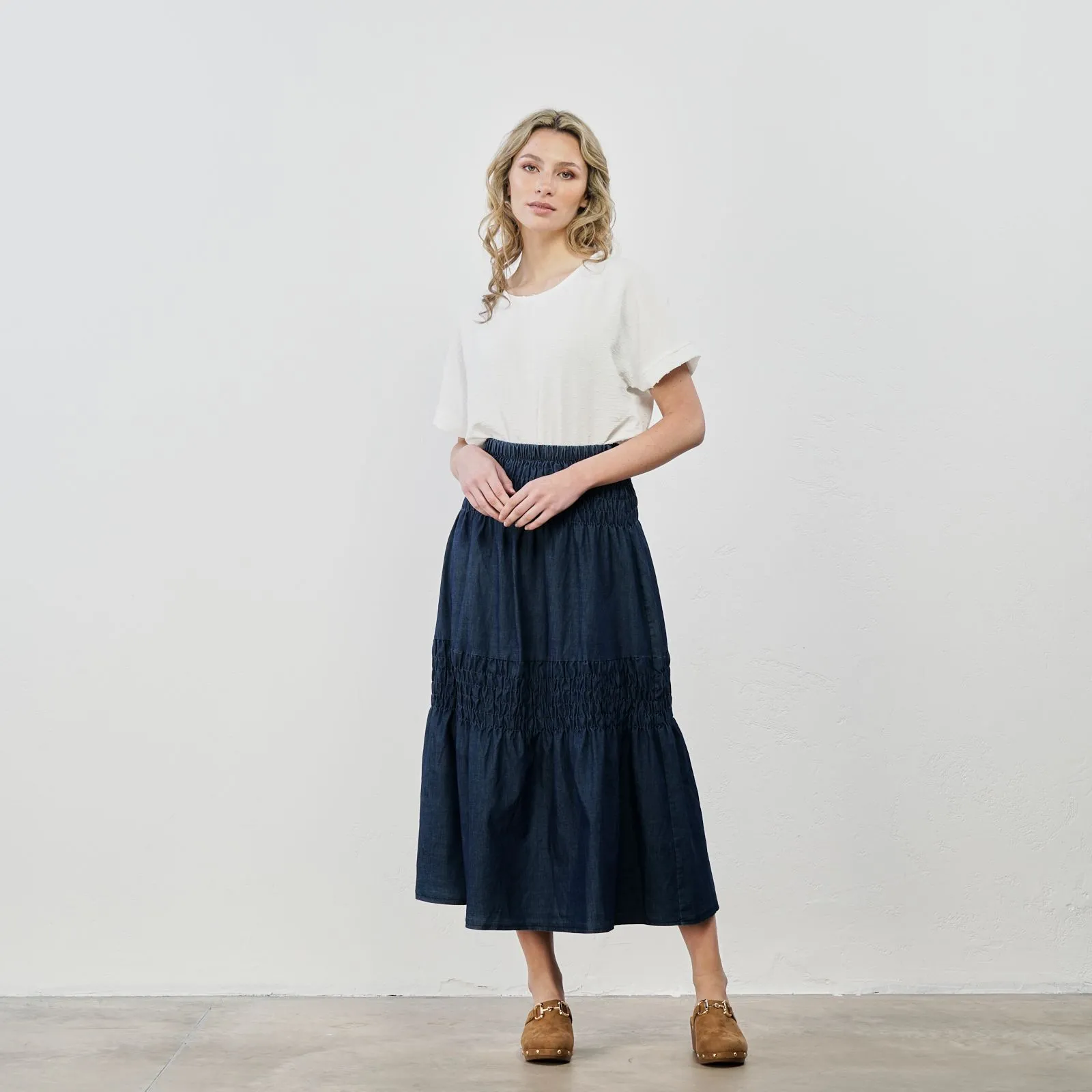 Gonna midi blu in denim con balze