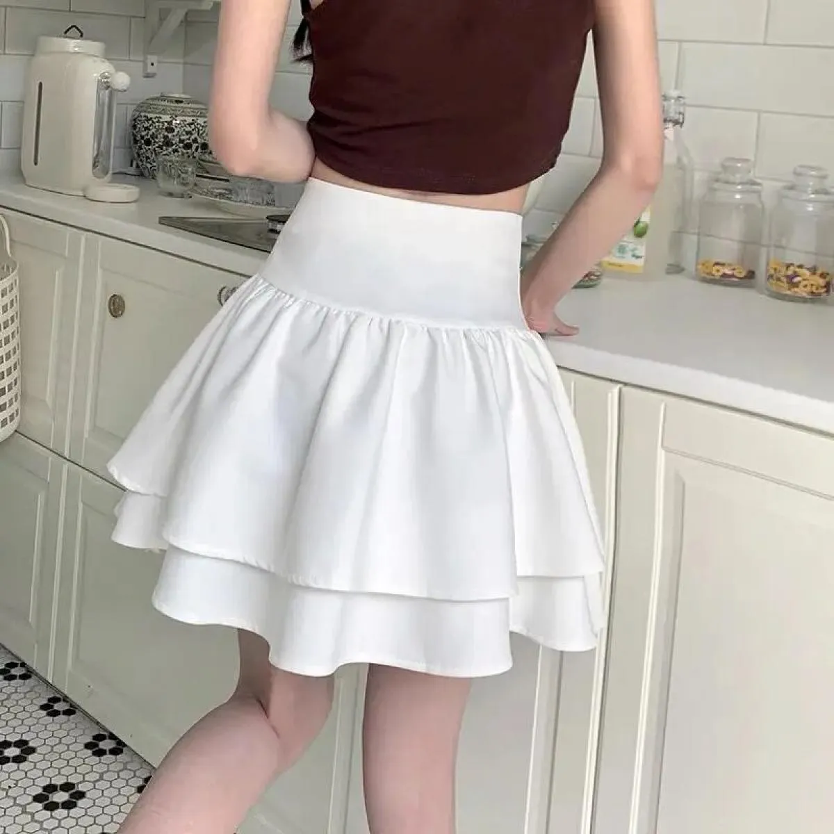 Hot Nero Bianco A Vita Alta Increspature Mini Gonna A Pieghe di Modo Delle Donne Tutti Match Una Linea di Gonna Abito di Sfera 2