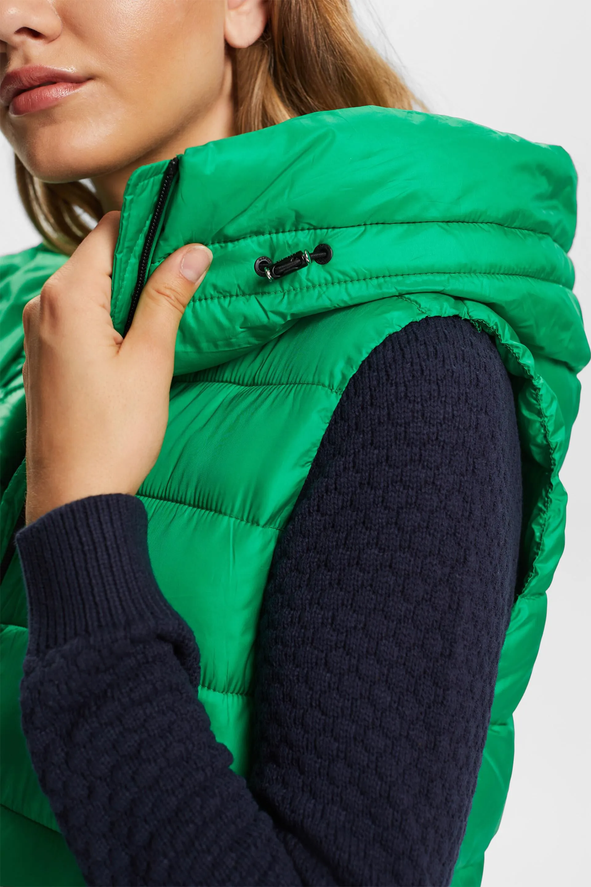 In materiale riciclato: gilet trapuntato