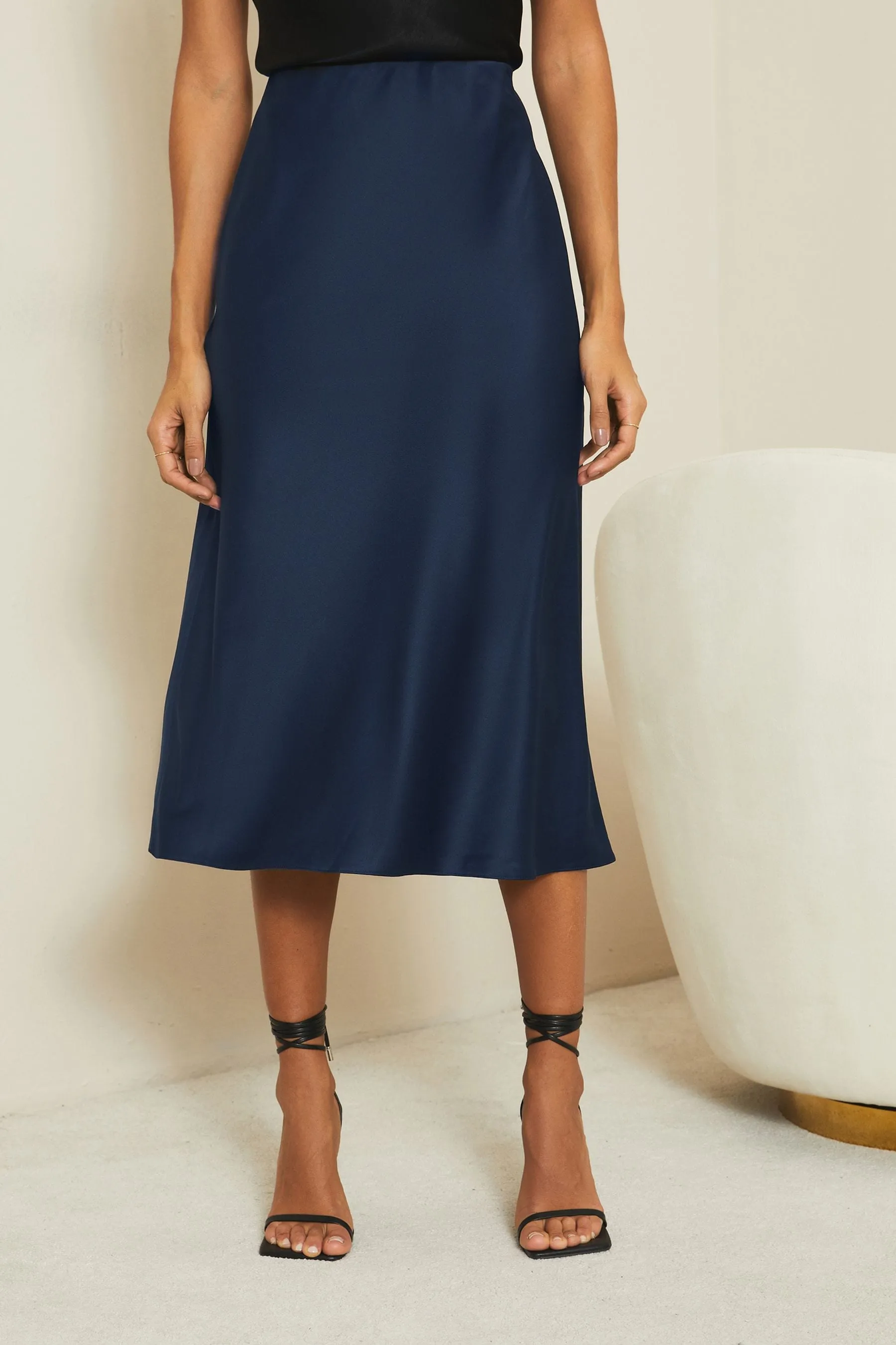 Lipsy Satin - Gonna midi con taglio in sbieco