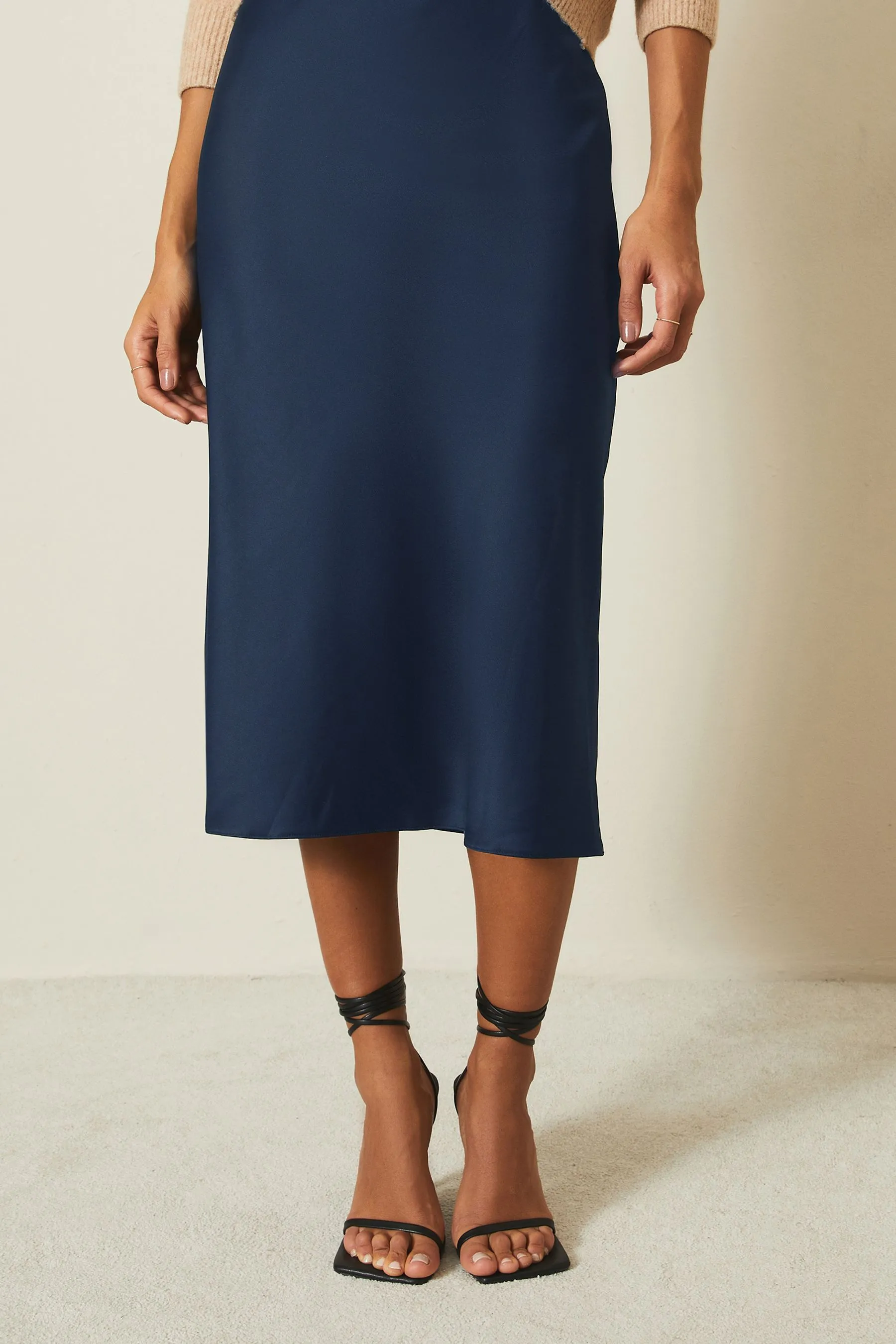 Lipsy Satin - Gonna midi con taglio in sbieco