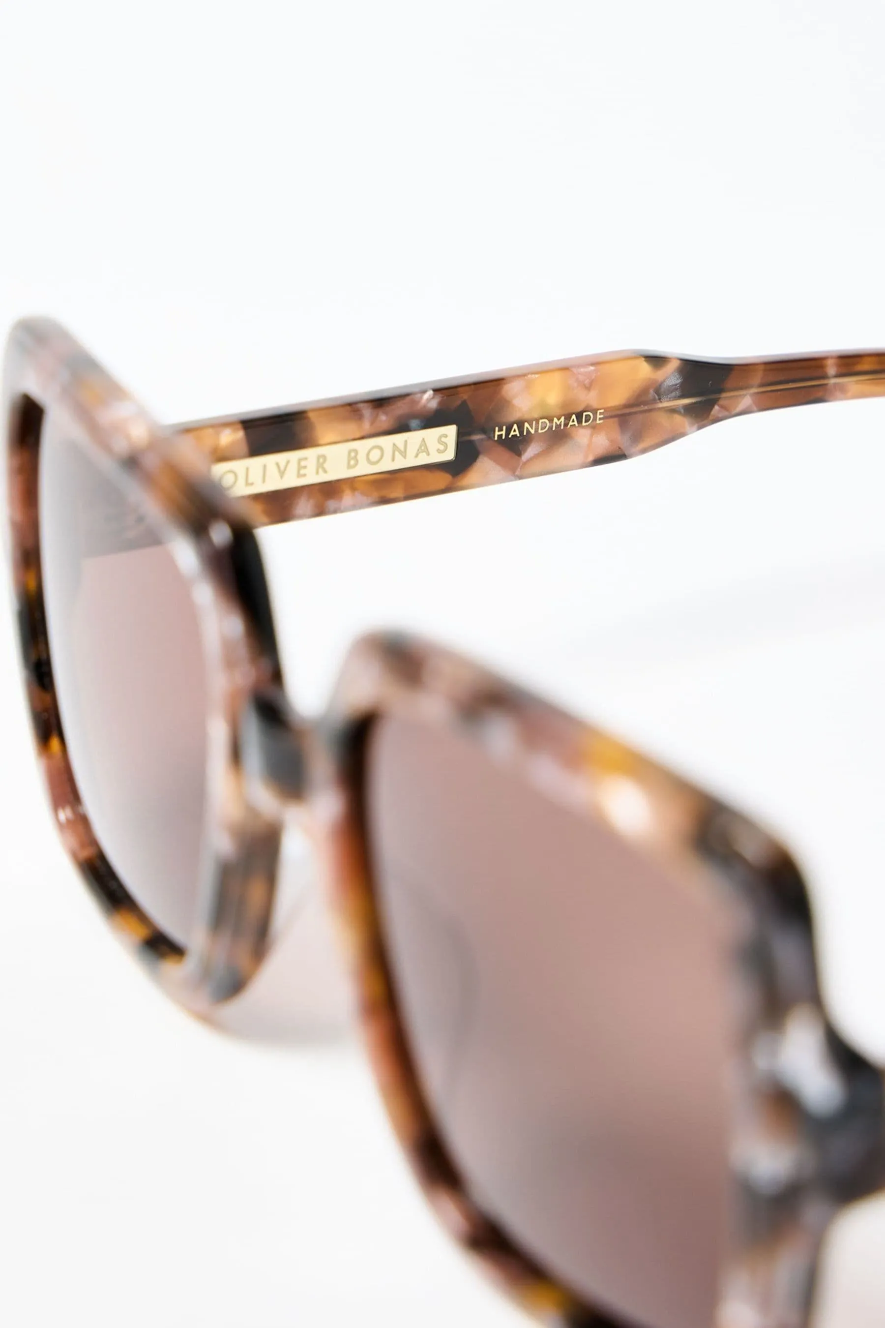 Oliver Bonas - Occhiali da sole di acetato squadrato con pelliccia sintetica tartarugata