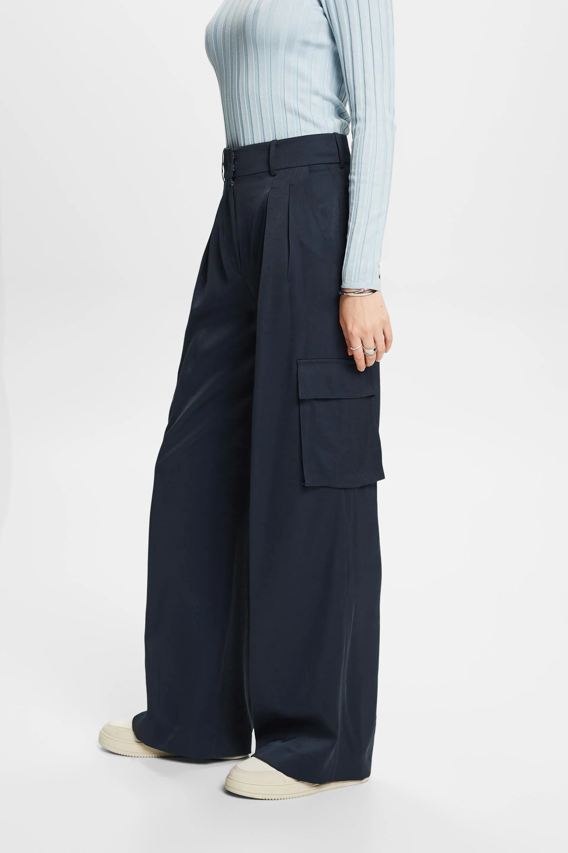 Pantaloni cargo a gamba larga a vita alta
