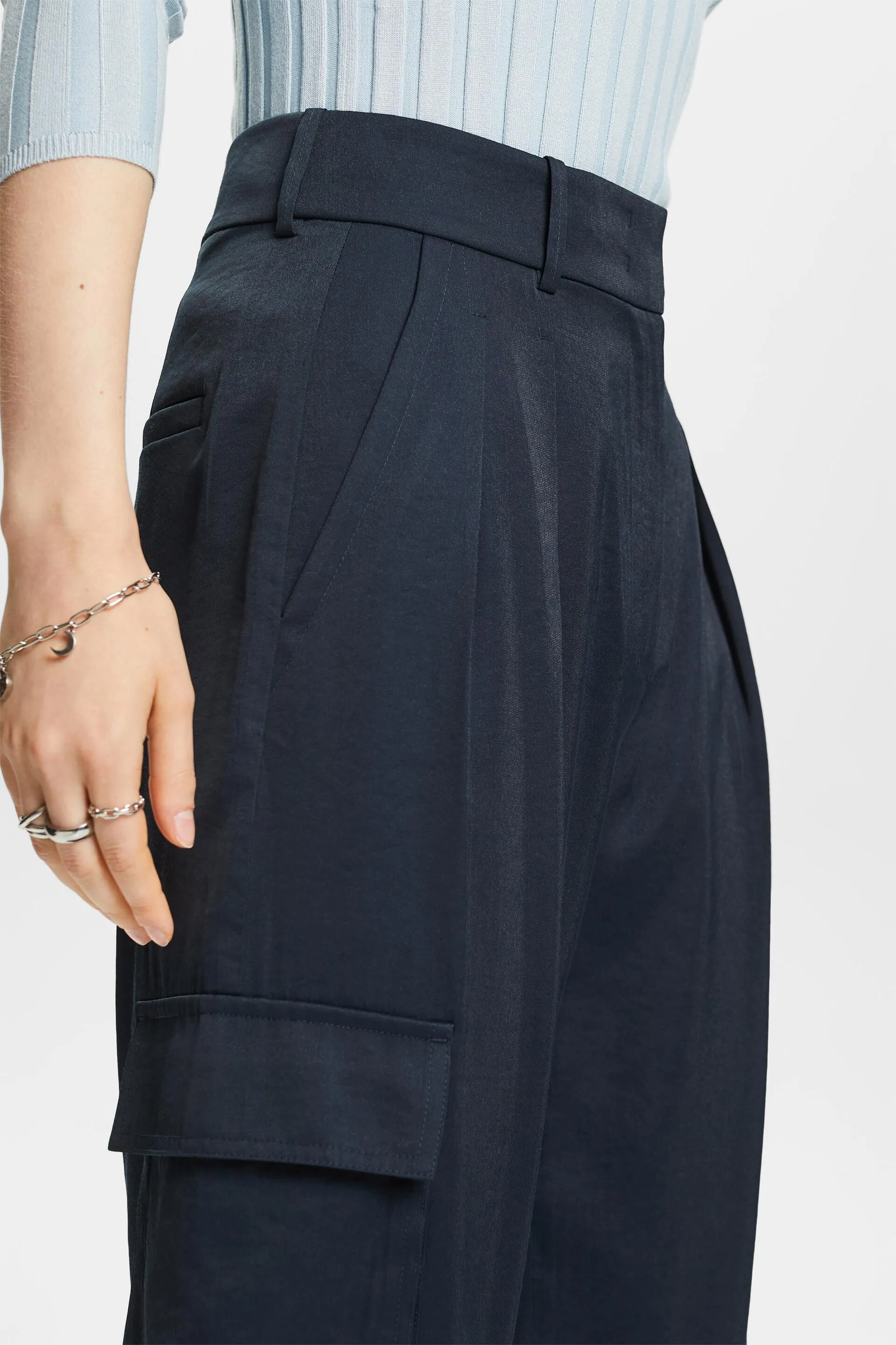 Pantaloni cargo a gamba larga a vita alta