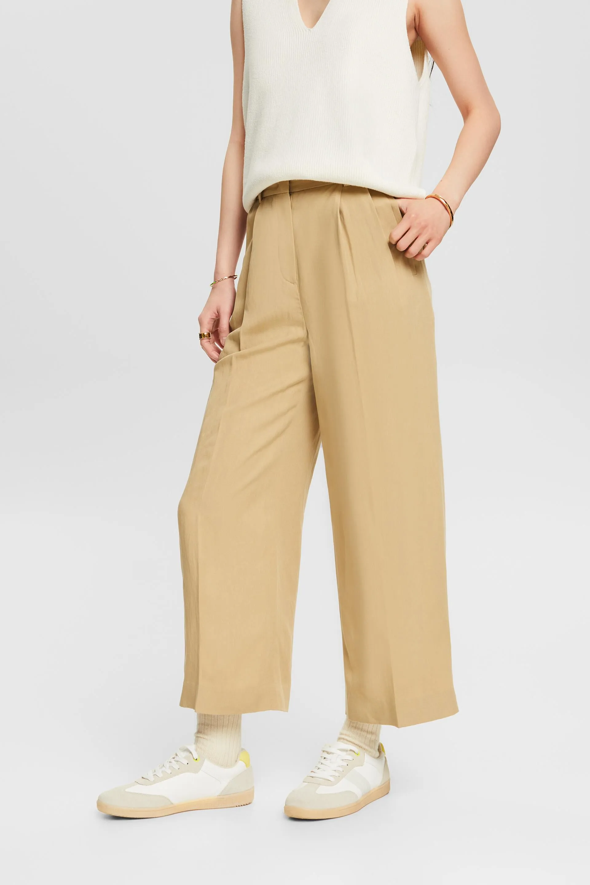 Pants woven