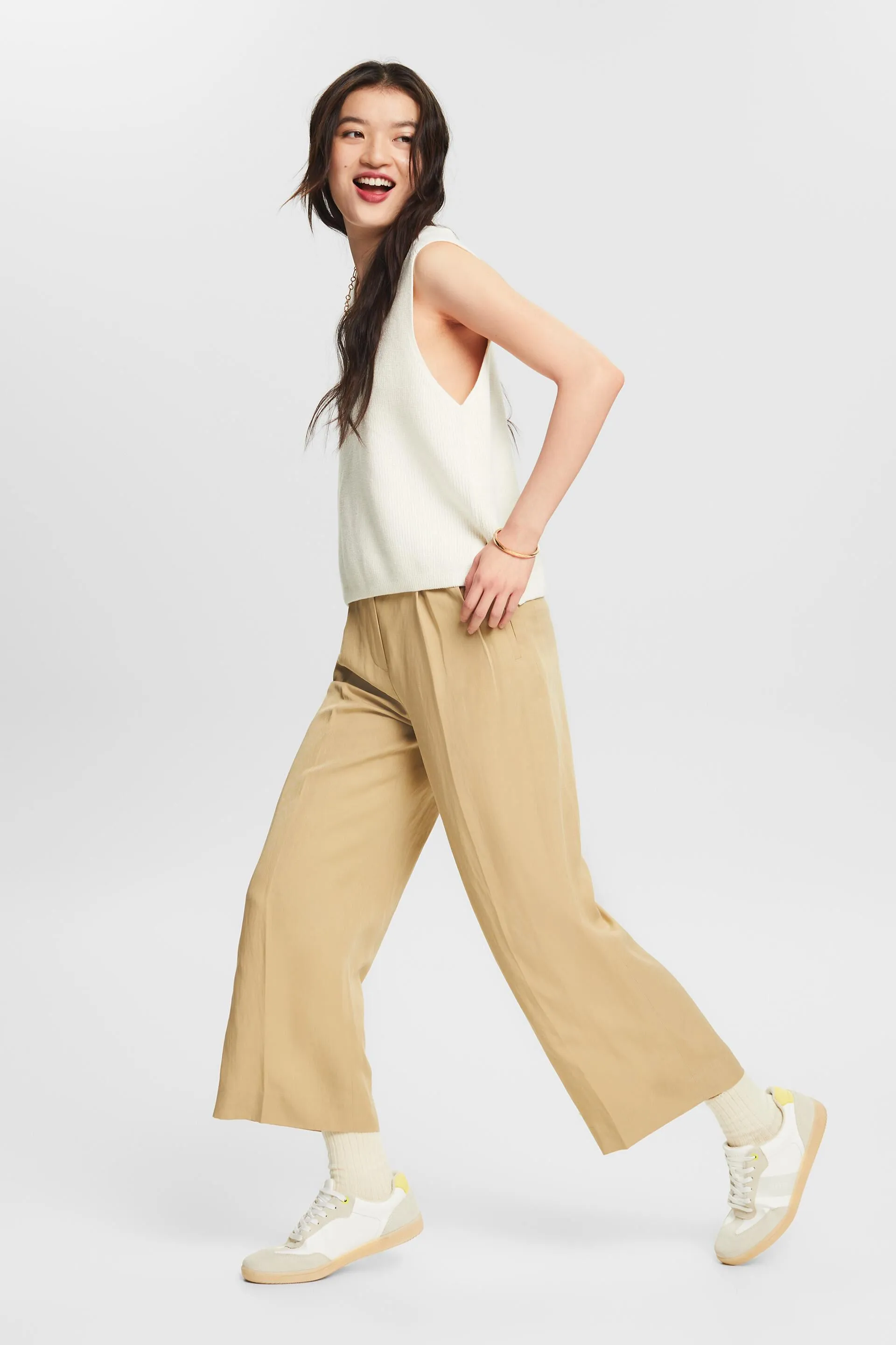 Pants woven