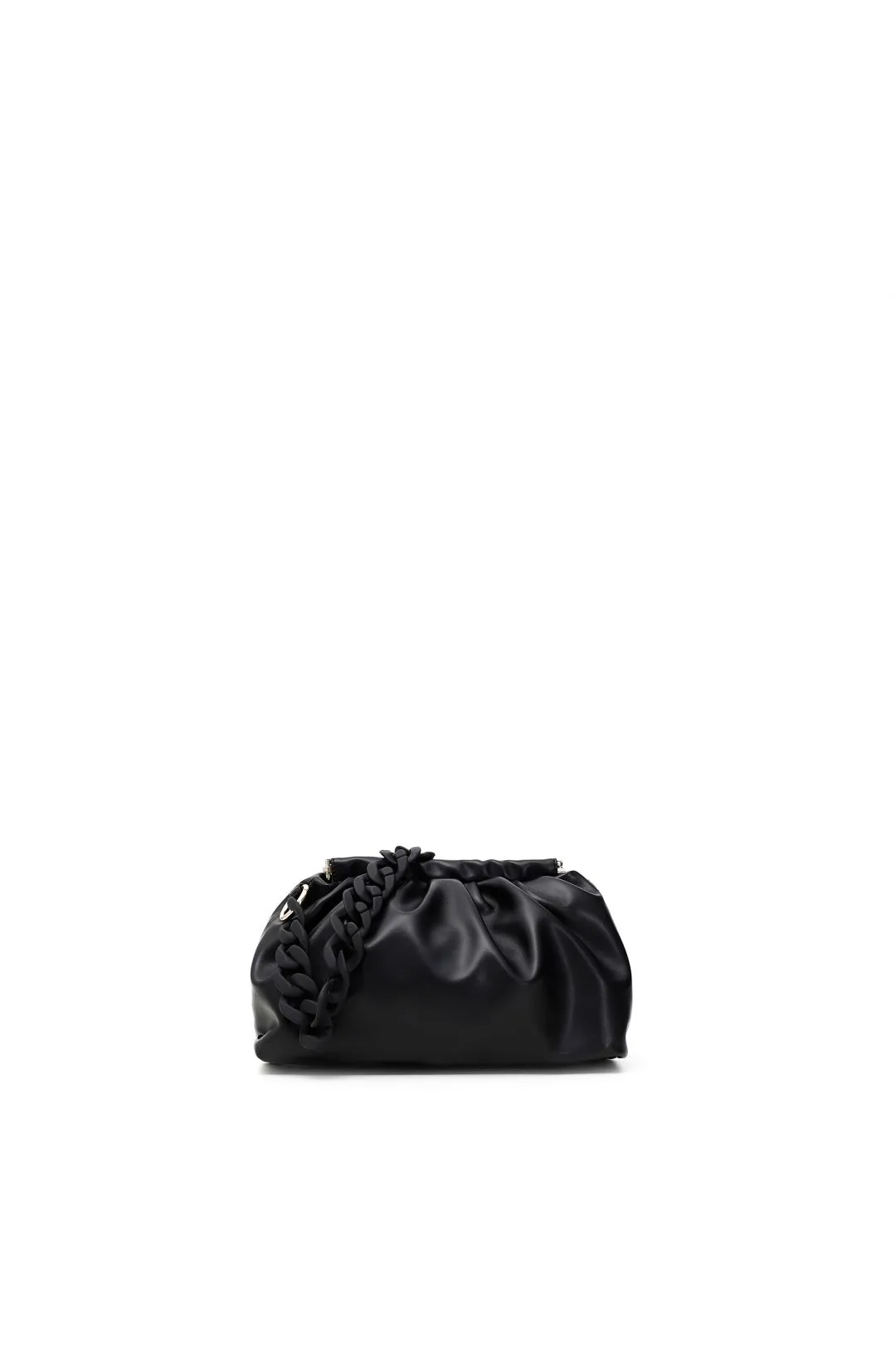 pochette con pieghe morbide e catena in tono