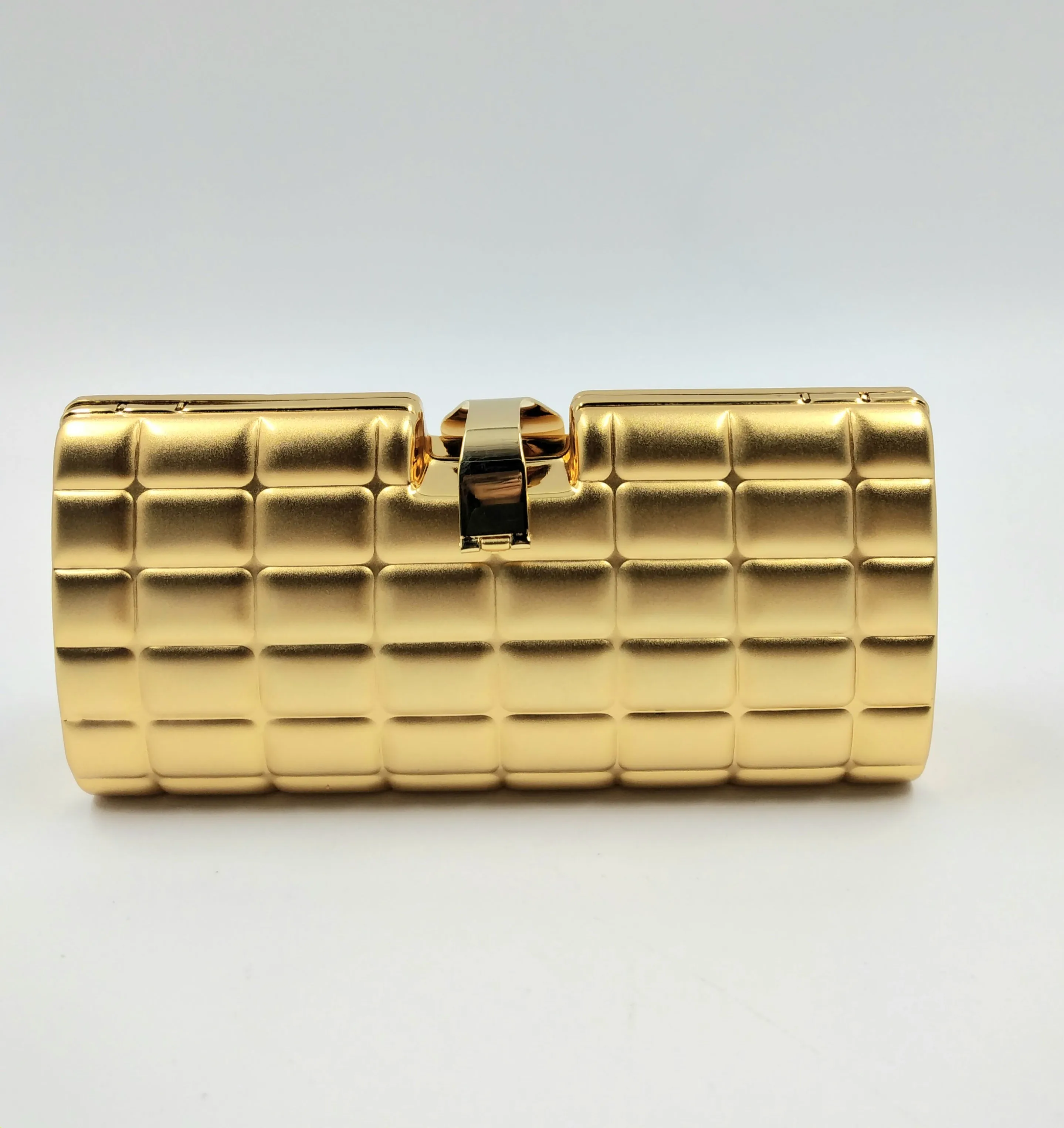 POCHETTE RIGIDA EFFETTO TRAPUNTATO