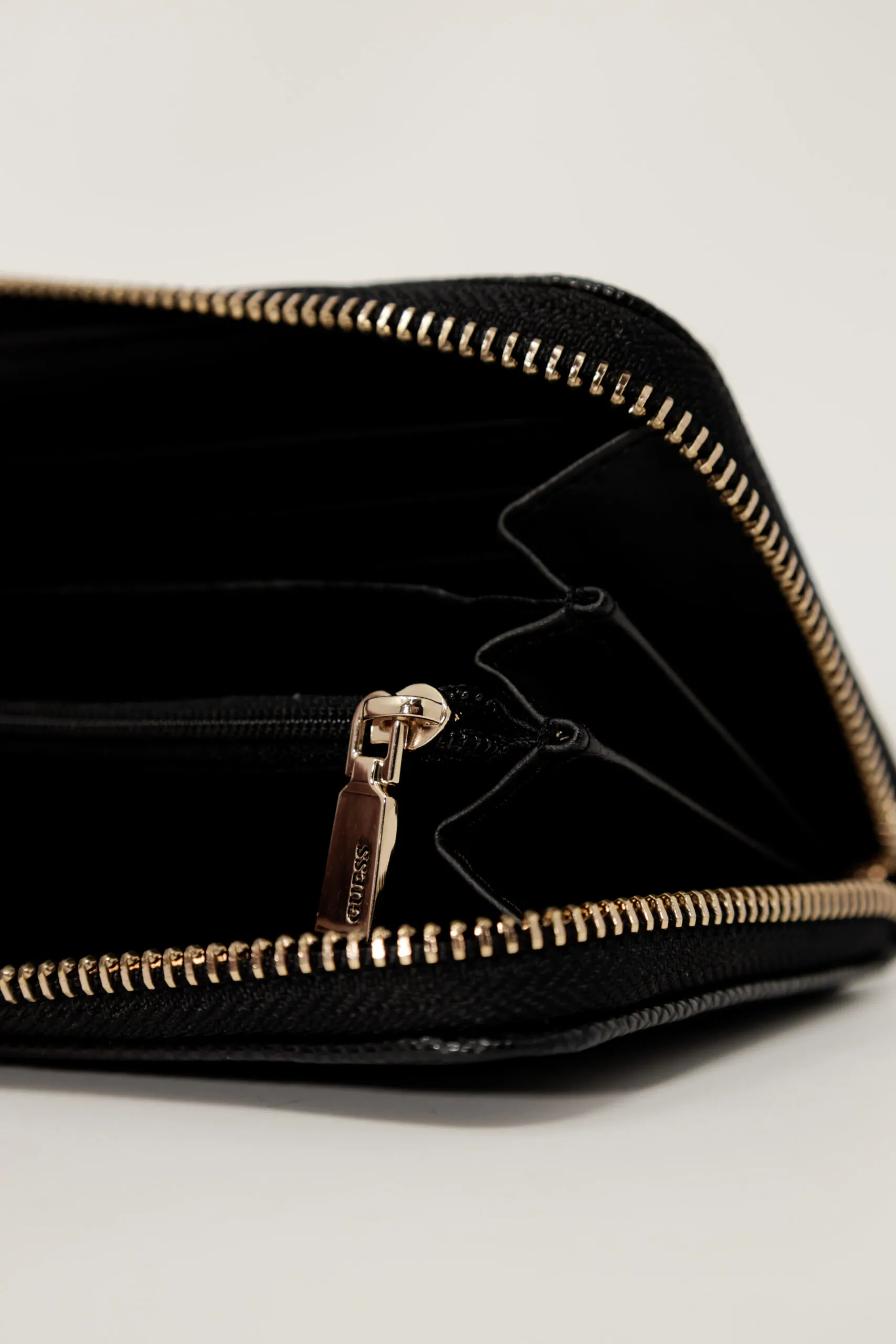 Portafoglio piccolo Guess LAUREL SLG CARD & CO Nero