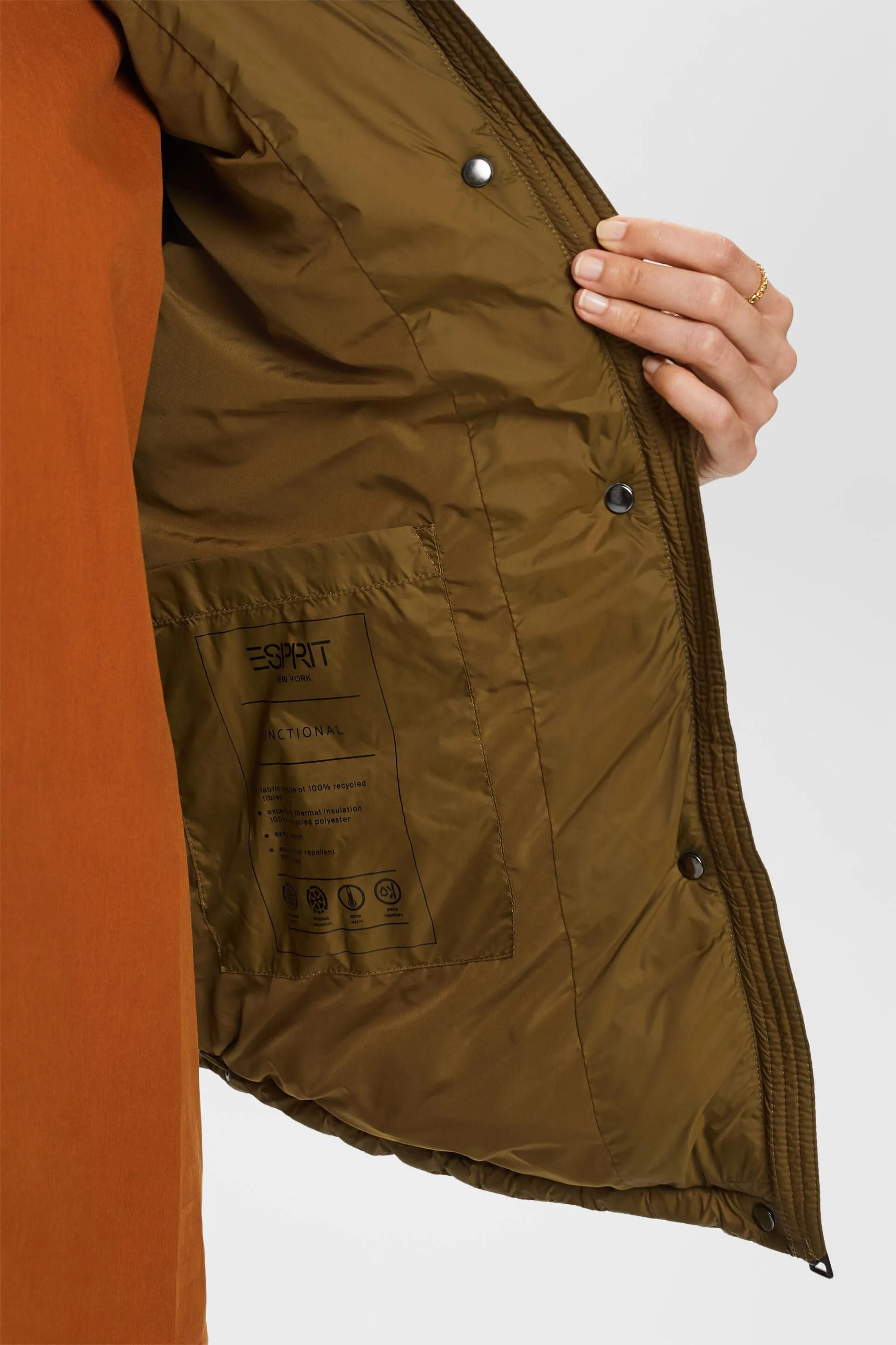 Riciclato: gilet trapuntato con cappuccio