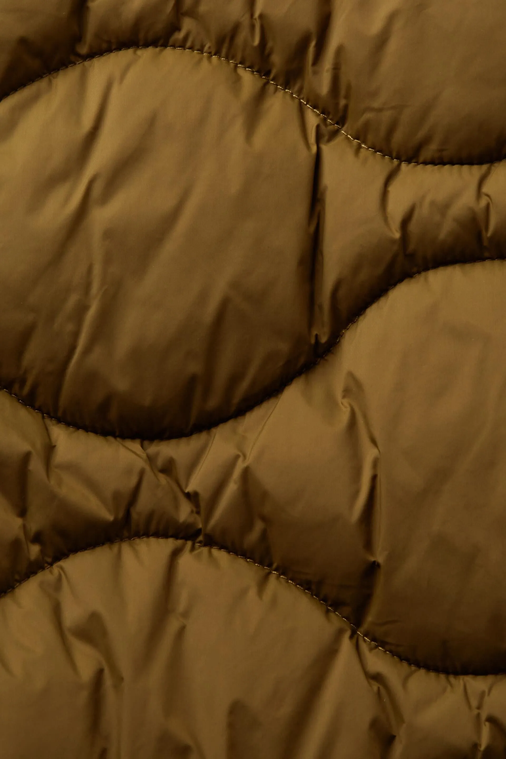 Riciclato: gilet trapuntato con cappuccio