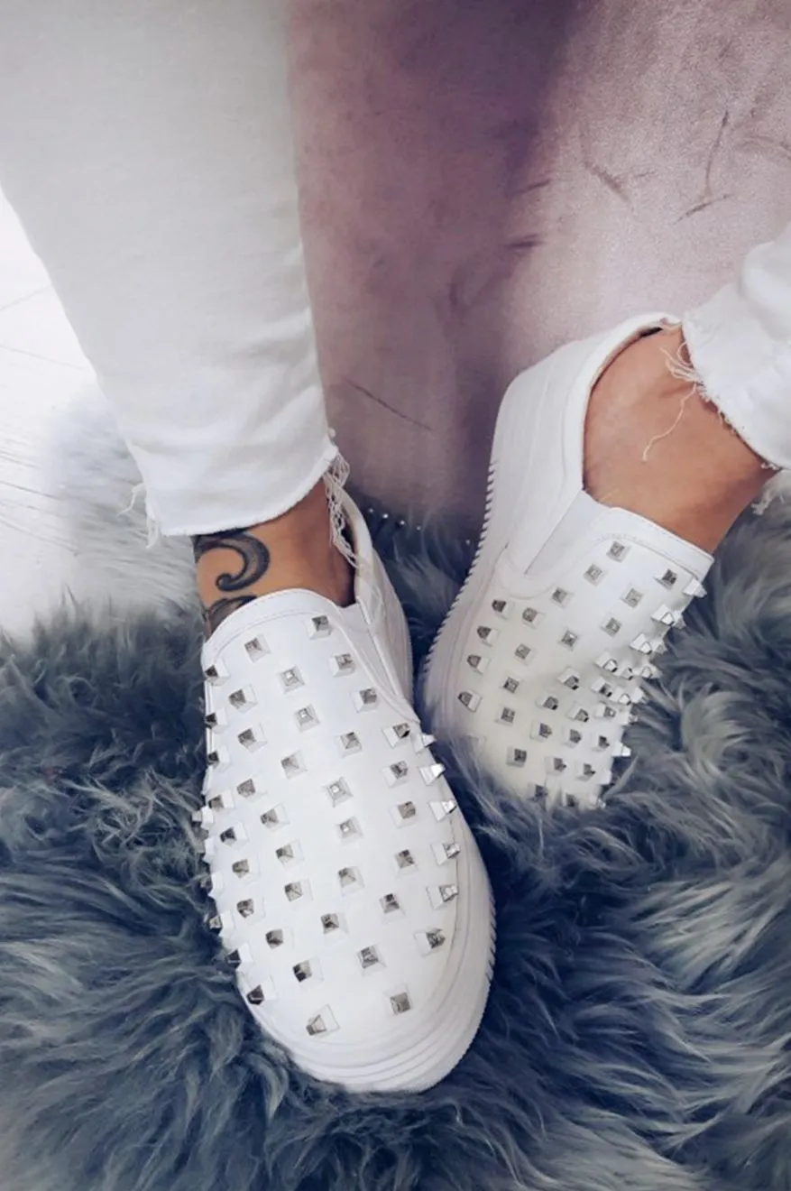 Slip on con borchie Bianche