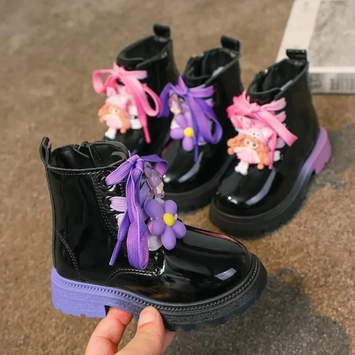 Stivali della nuova ragazza 2024 Autunno Rosa Viola Pelle Verniciata Carino Bambini Breve Boot Size 22 33 Bambino Chunky Moda Ba