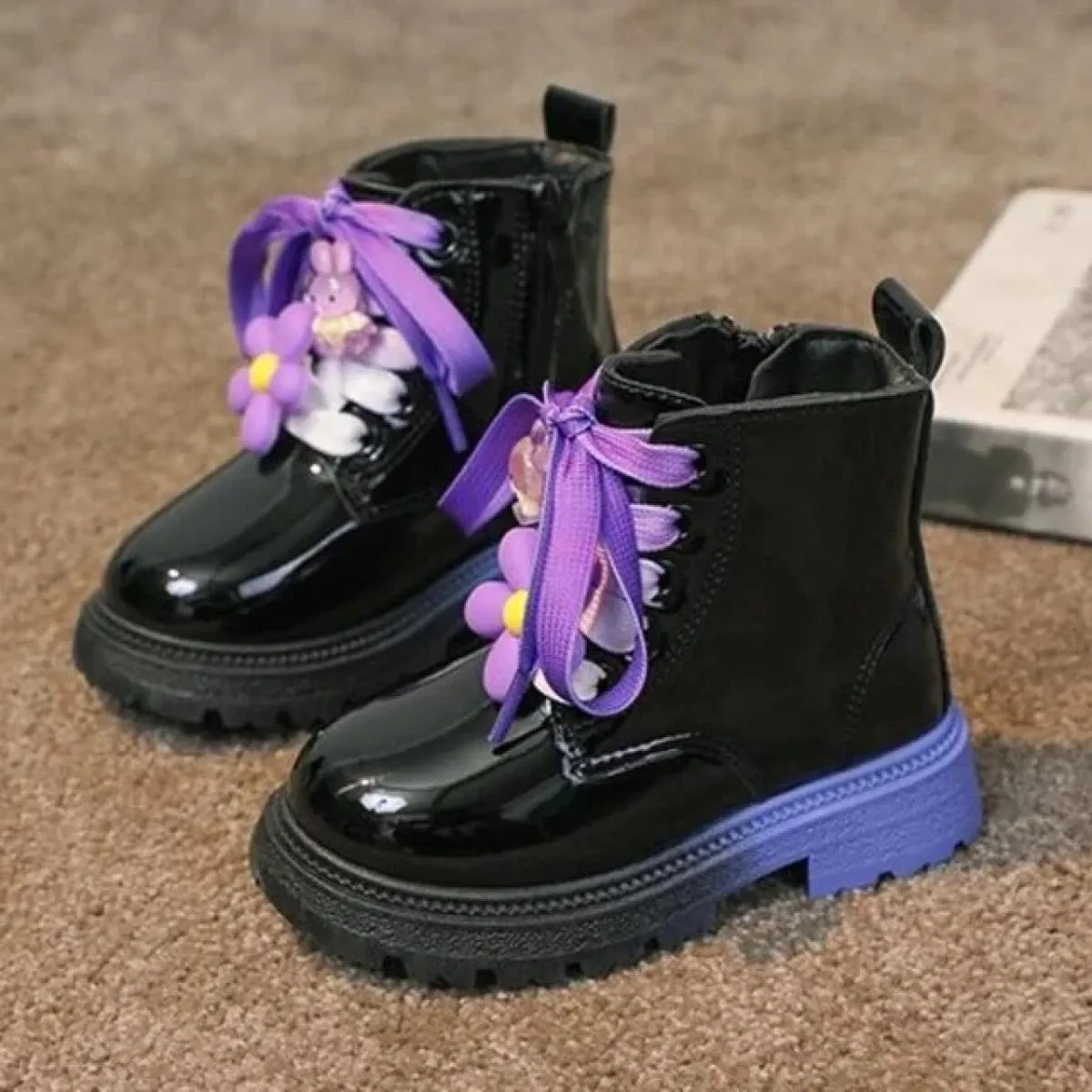 Stivali della nuova ragazza 2024 Autunno Rosa Viola Pelle Verniciata Carino Bambini Breve Boot Size 22 33 Bambino Chunky Moda Ba