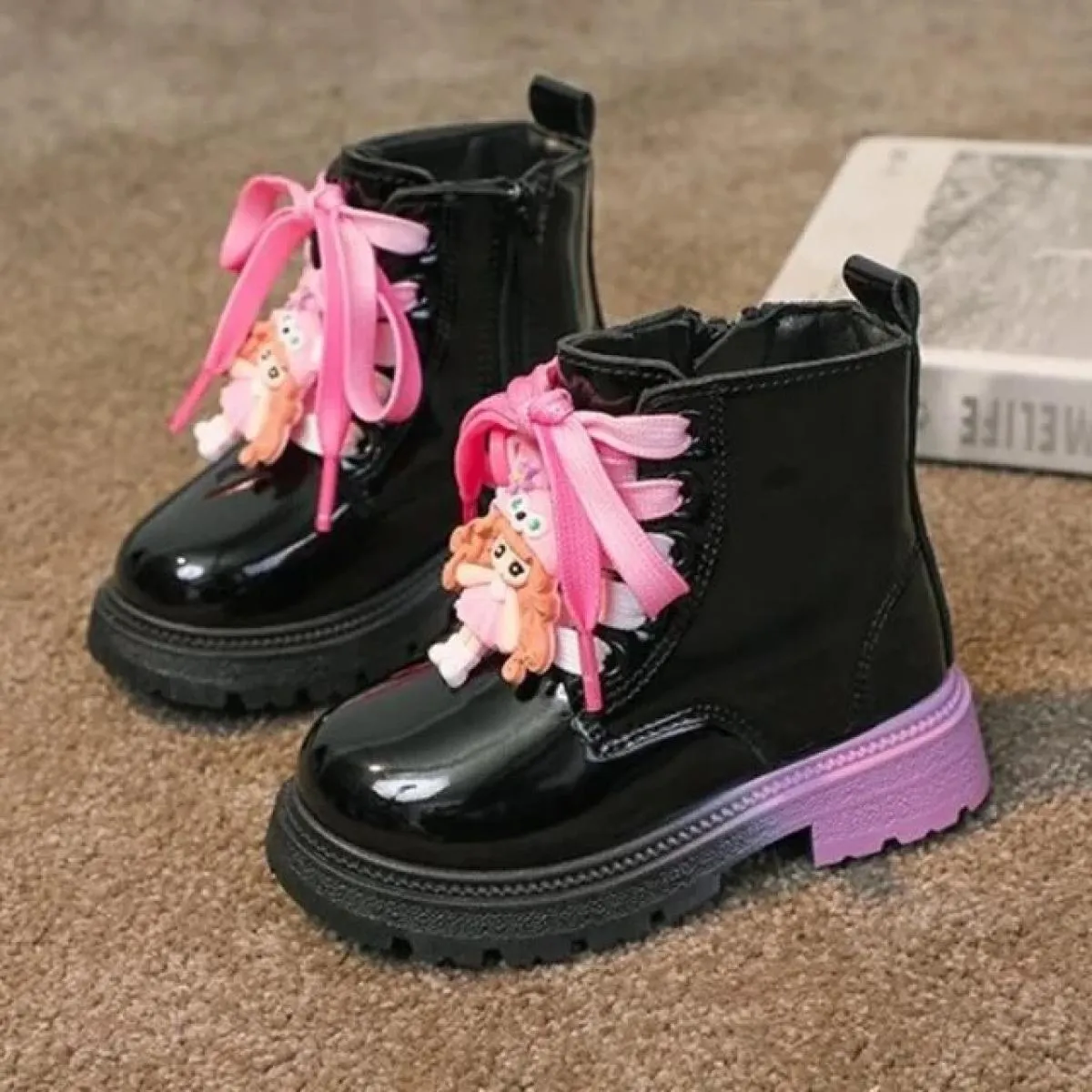 Stivali della nuova ragazza 2024 Autunno Rosa Viola Pelle Verniciata Carino Bambini Breve Boot Size 22 33 Bambino Chunky Moda Ba