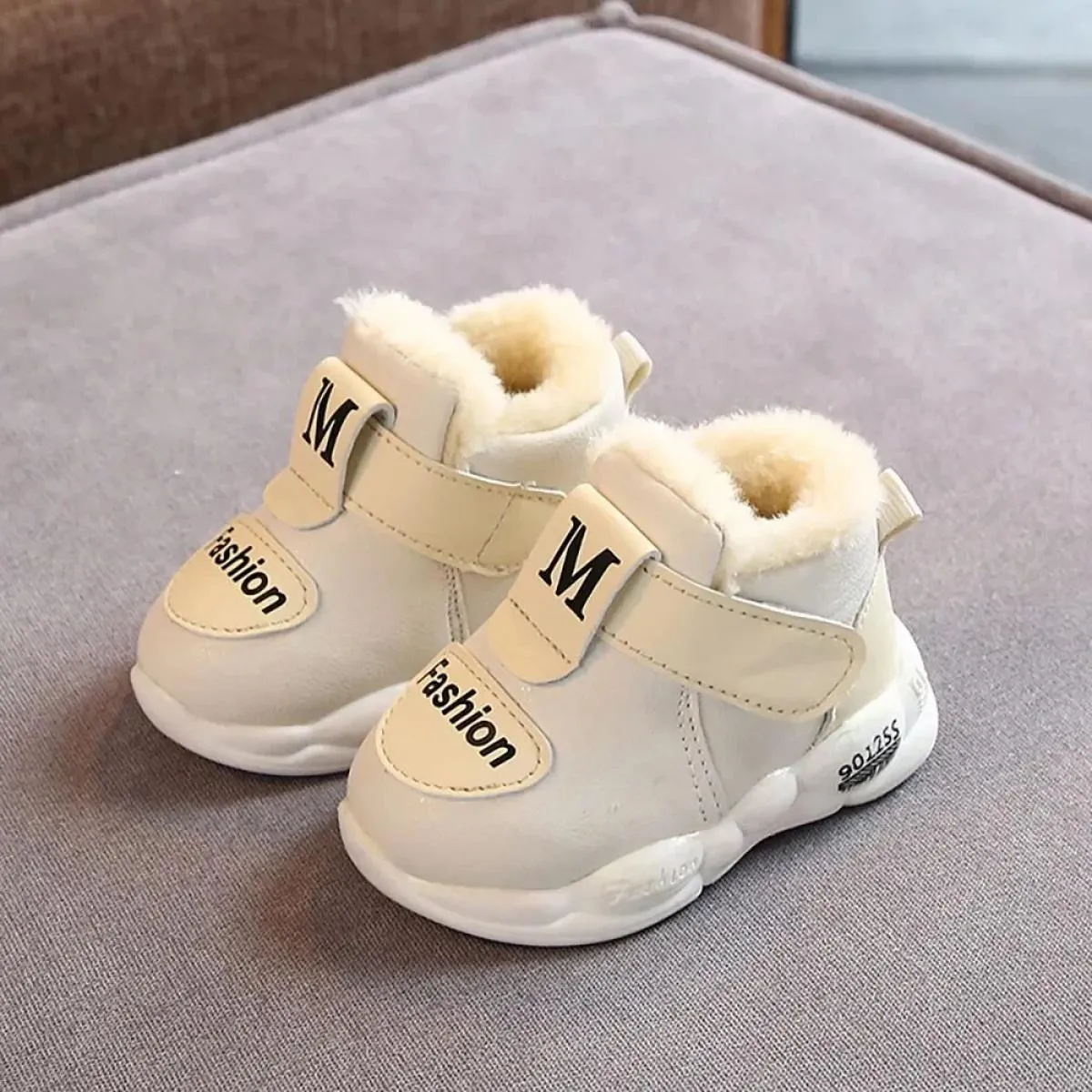 Stivali invernali per bambini per scarpe da bambino in cotone caldo spesso 2024 nuove calzature antiscivolo con suola morbida in