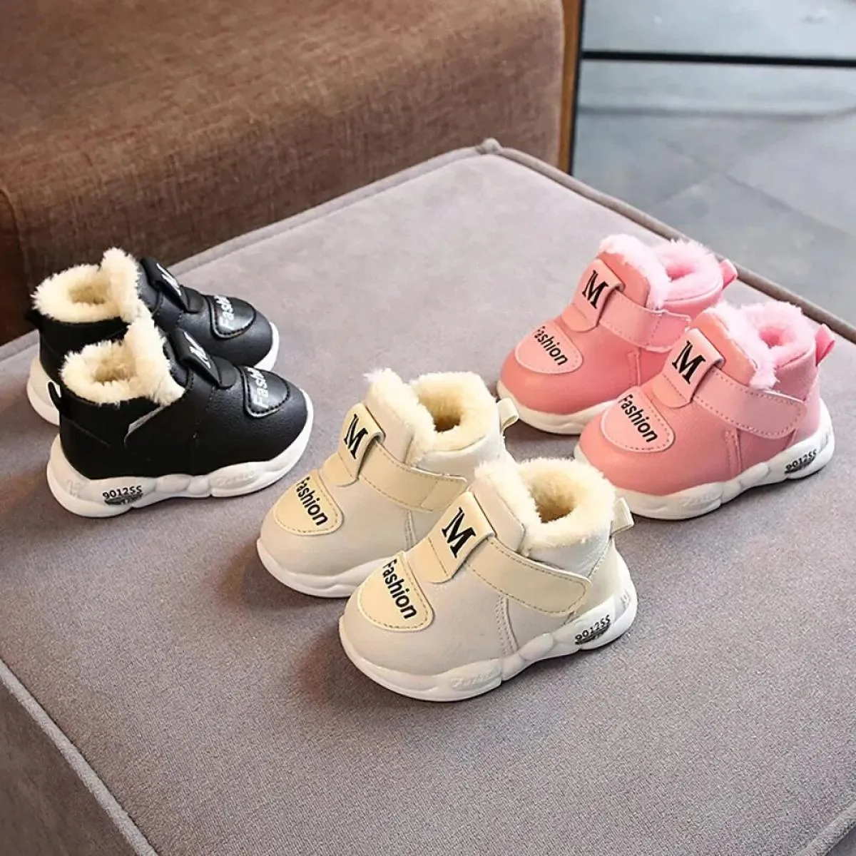 Stivali invernali per bambini per scarpe da bambino in cotone caldo spesso 2024 nuove calzature antiscivolo con suola morbida in
