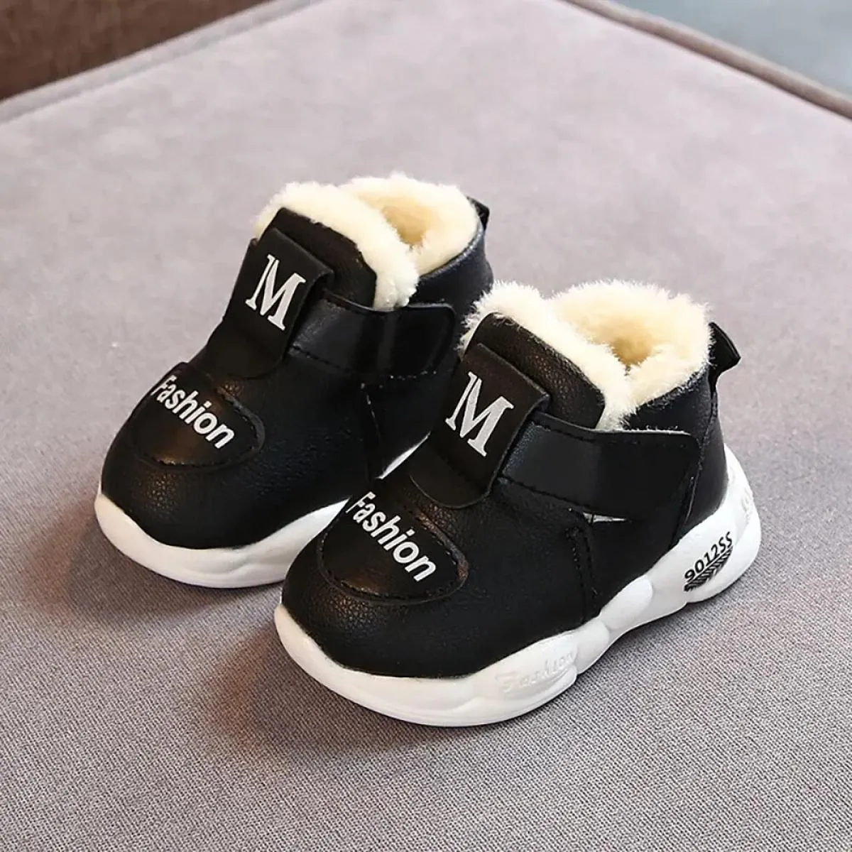 Stivali invernali per bambini per scarpe da bambino in cotone caldo spesso 2024 nuove calzature antiscivolo con suola morbida in