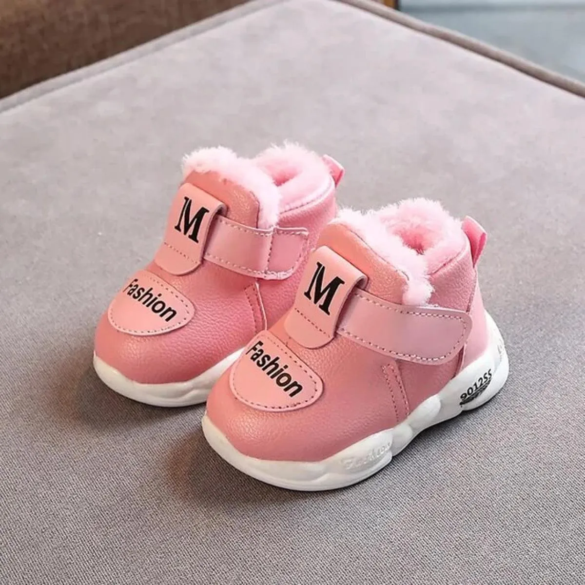 Stivali invernali per bambini per scarpe da bambino in cotone caldo spesso 2024 nuove calzature antiscivolo con suola morbida in