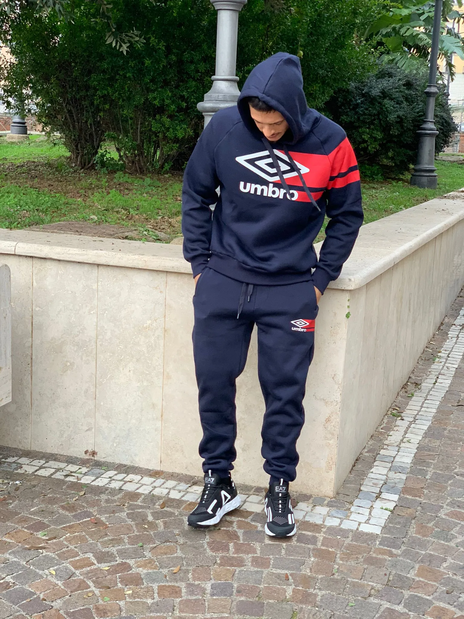 Tuta Umbro Felpata Cappuccio Blu Big Logo Rosso