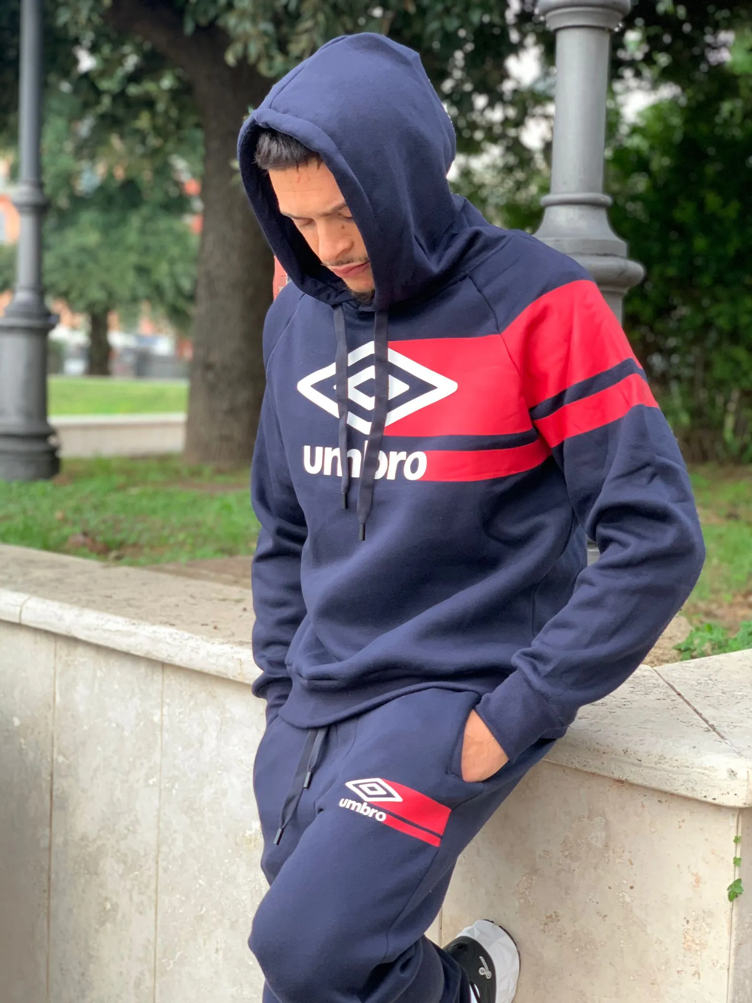 Tuta Umbro Felpata Cappuccio Blu Big Logo Rosso