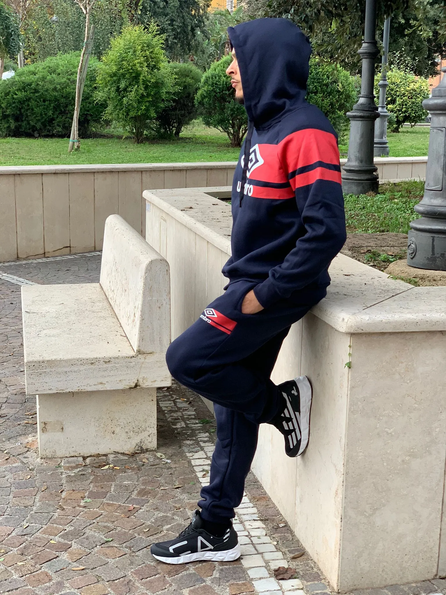 Tuta Umbro Felpata Cappuccio Blu Big Logo Rosso